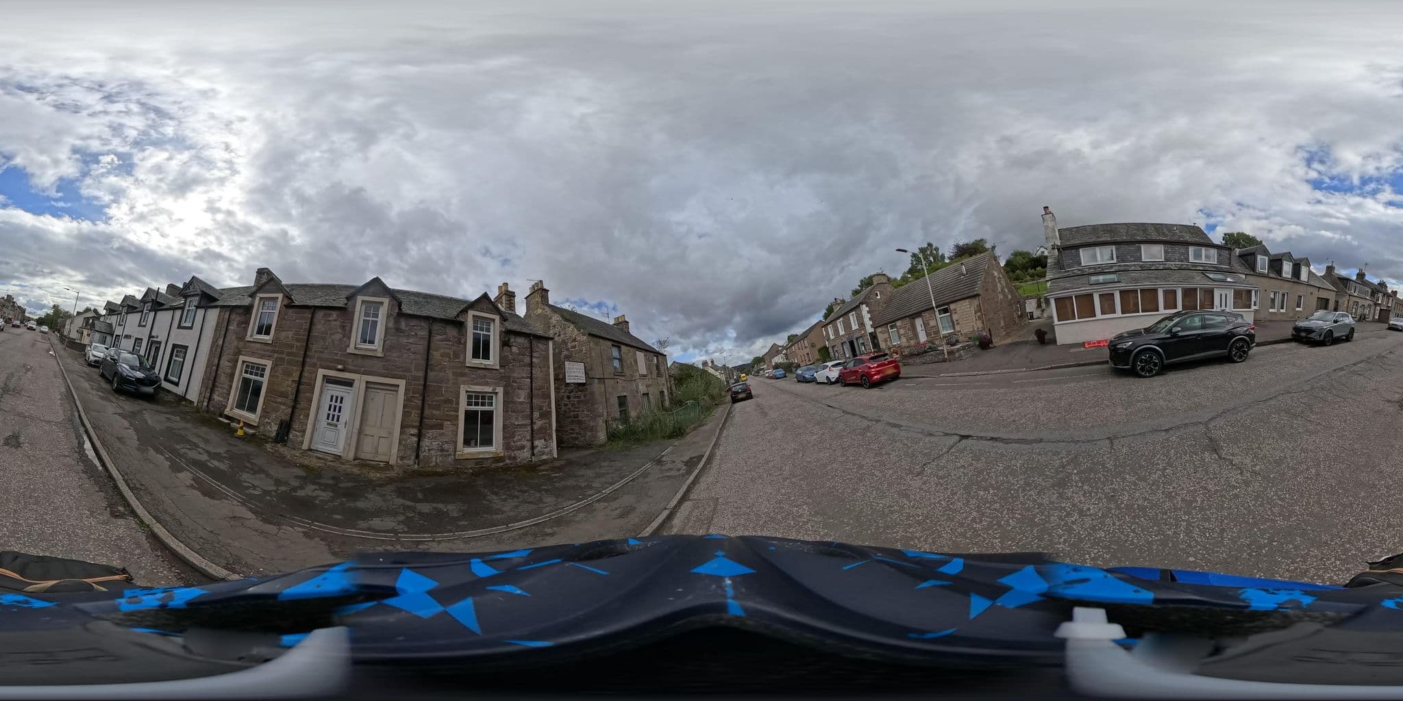 Street view near Hollyburn House, Bankfoot — © coetserw (CC BY-SA · Mapillary)