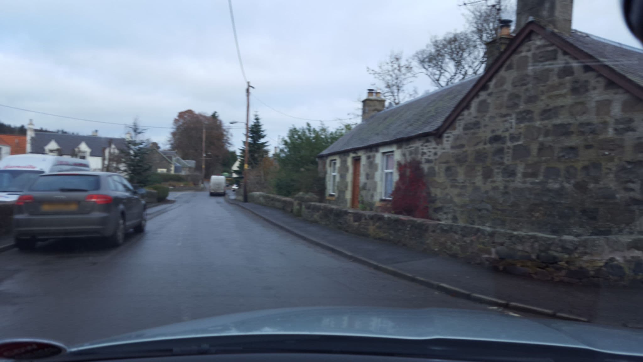 Street view near Duncrievie Farm Cabins, Milnathort — © hobgoblin (CC BY-SA · Mapillary)