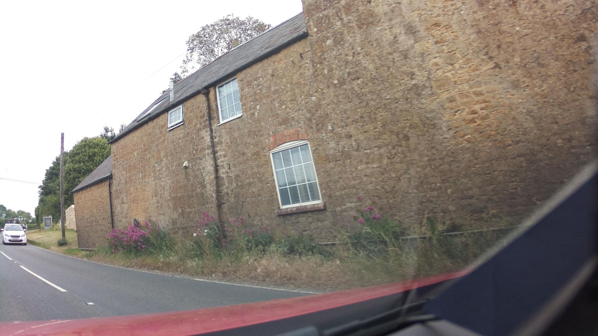 Street view near Outbuildings, Bridport — © southglos (CC BY-SA · Mapillary)