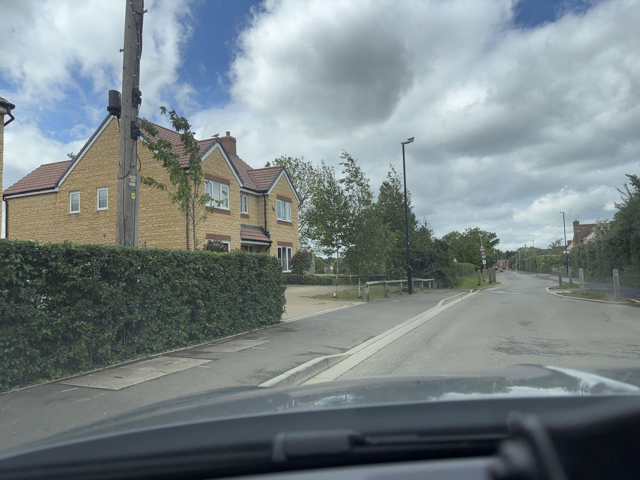 Street view near Mercure Swindon South Marston Hotel & Spa, Shrivenham — © swinetown (CC BY-SA · Mapillary)