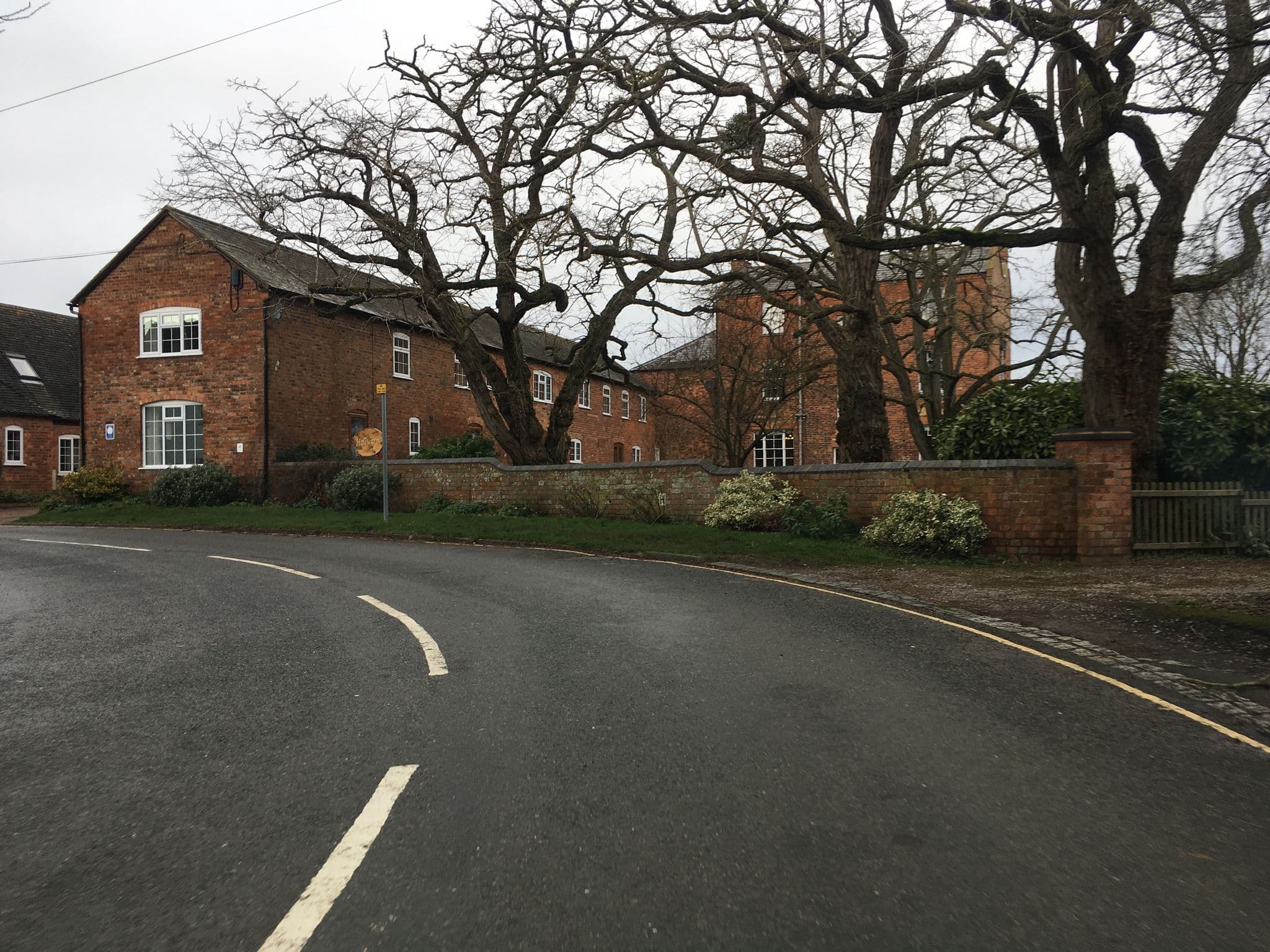 Street view near Hall Farm Cottages, Evesham — © southglos (CC BY-SA · Mapillary)
