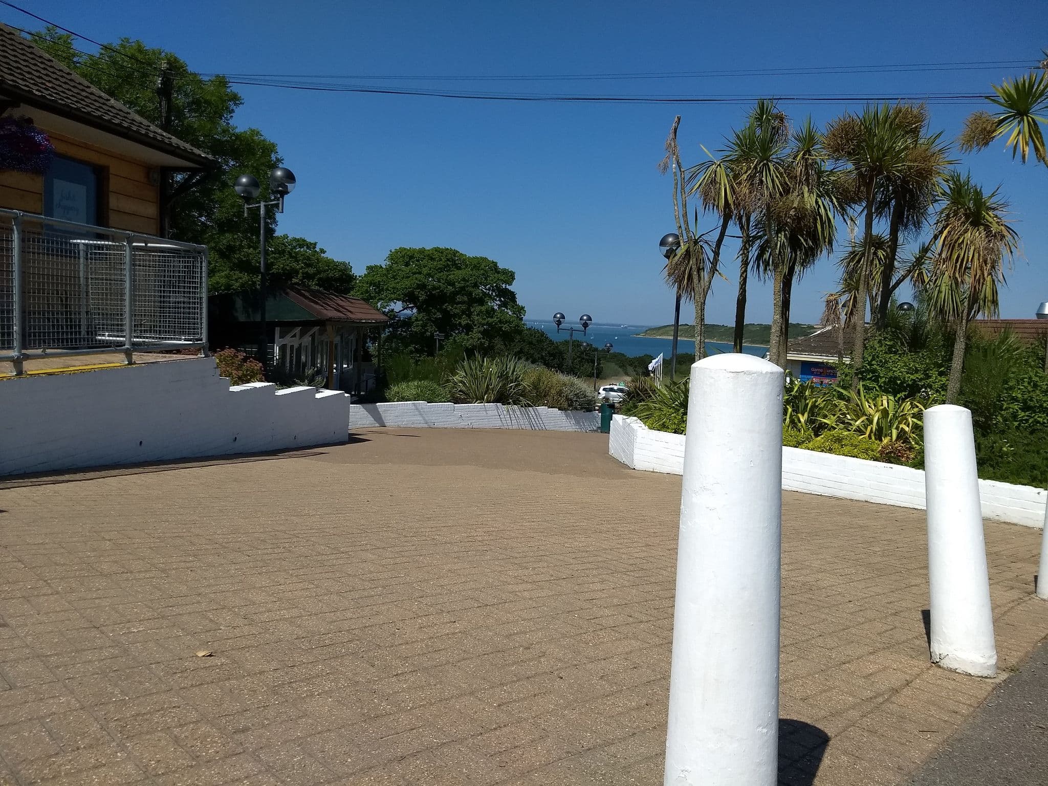 Street view near Park Resorts, Cowes — © mappernerd (CC BY-SA · Mapillary)