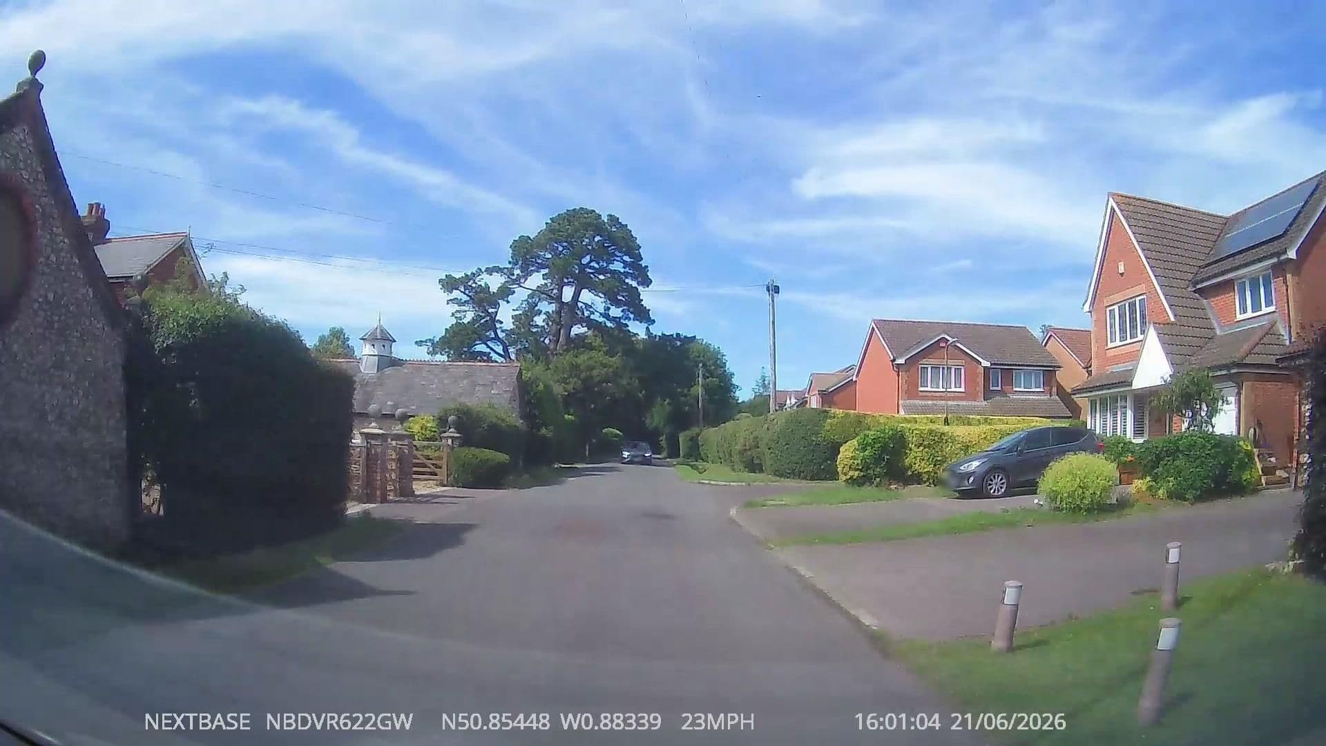 Street view near Willowbrook B&B, Bosham — © swinetown (CC BY-SA · Mapillary)
