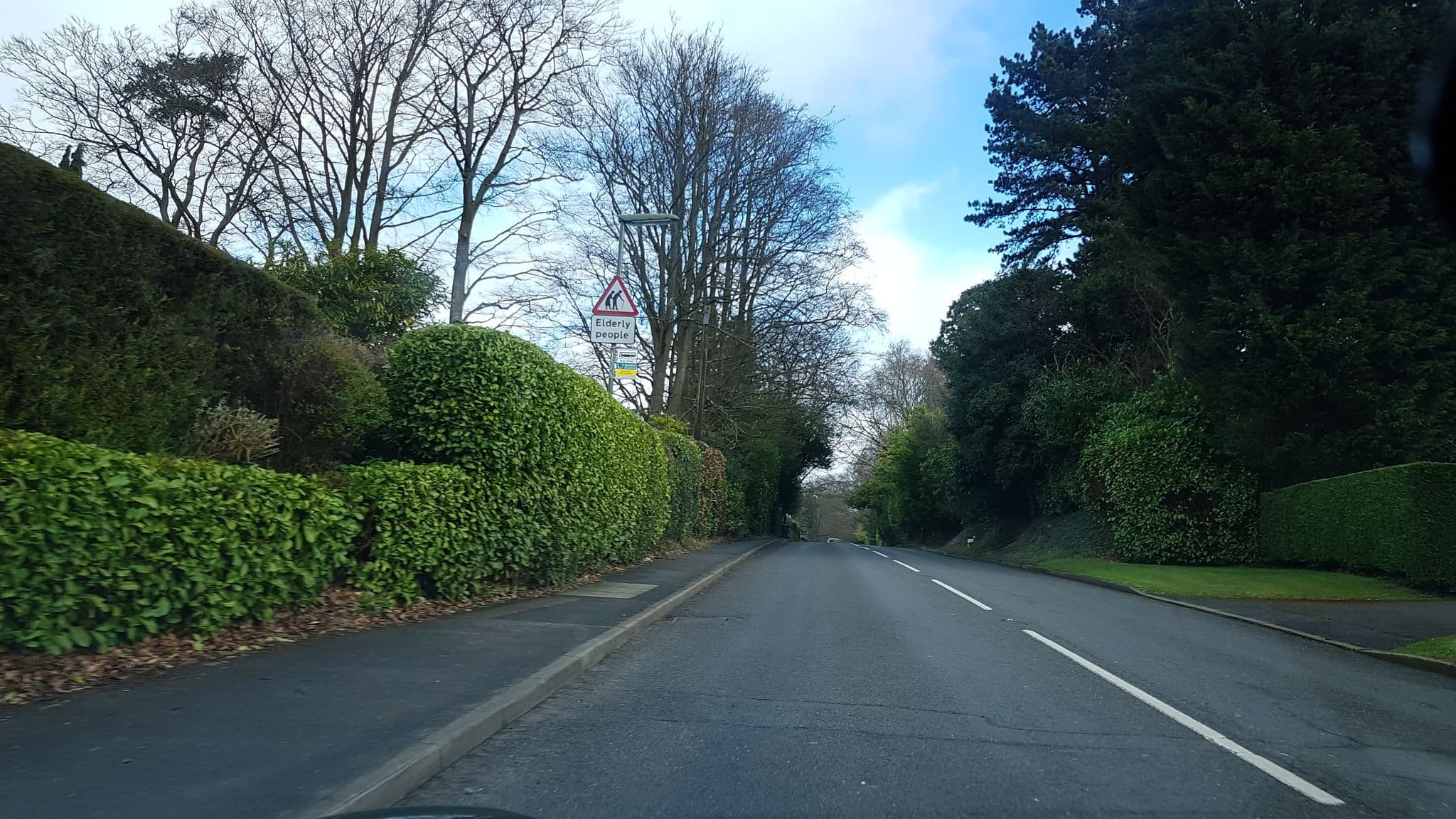 Street view near Strathire, Haslemere — © richardc (CC BY-SA · Mapillary)
