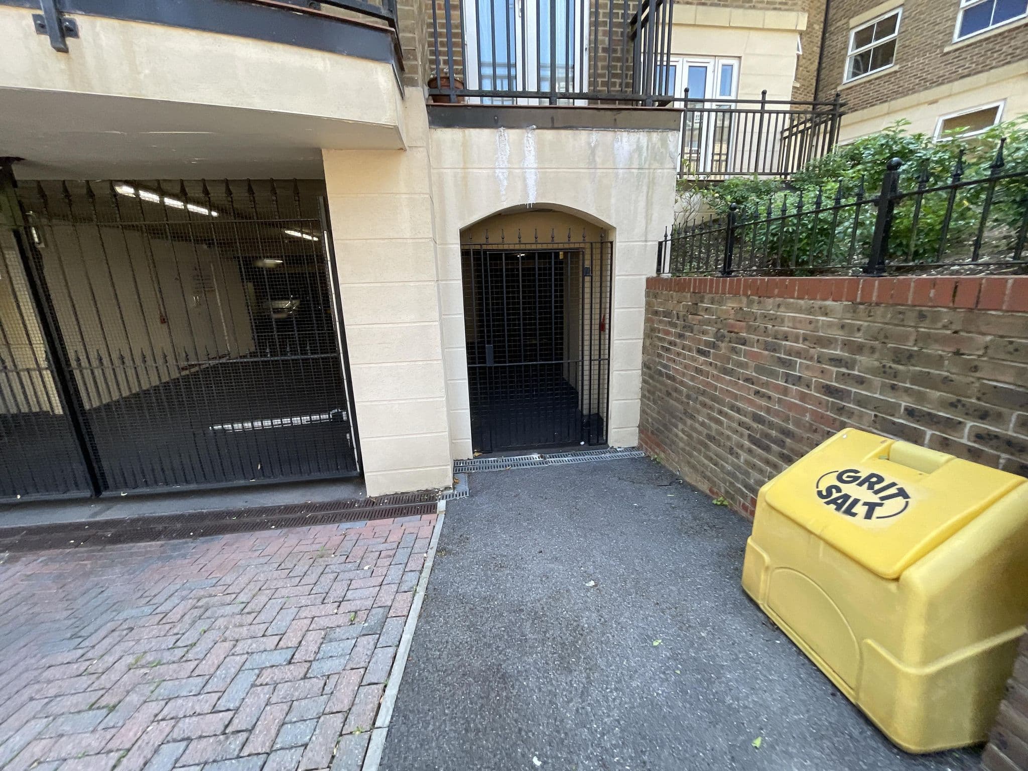 Street view near Rhf Hotels Limited, Reading — © 4004 (CC BY-SA · Mapillary)