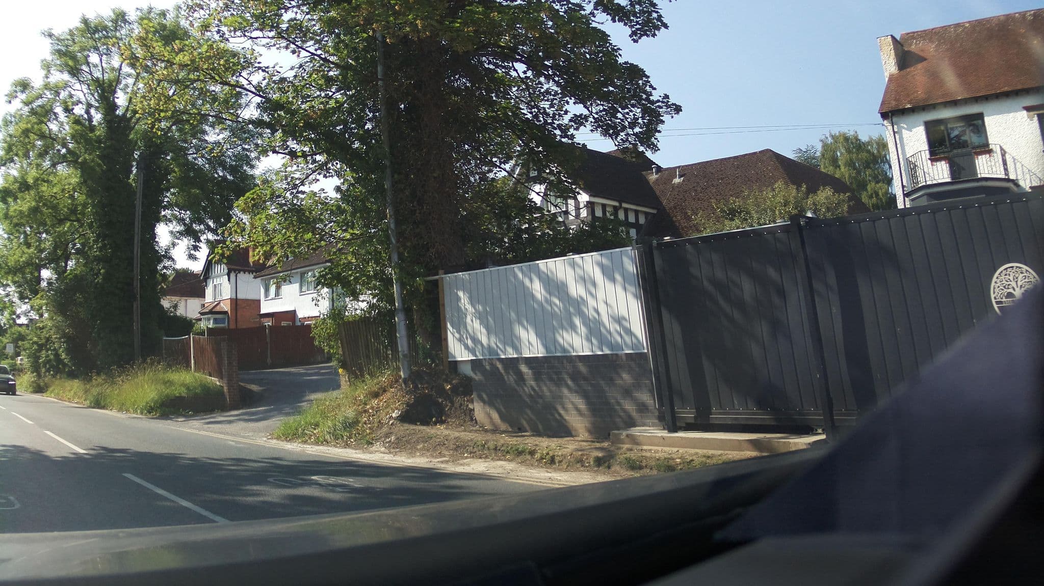 Street view near Warren Dene Hotel, Calcot — © southglos (CC BY-SA · Mapillary)