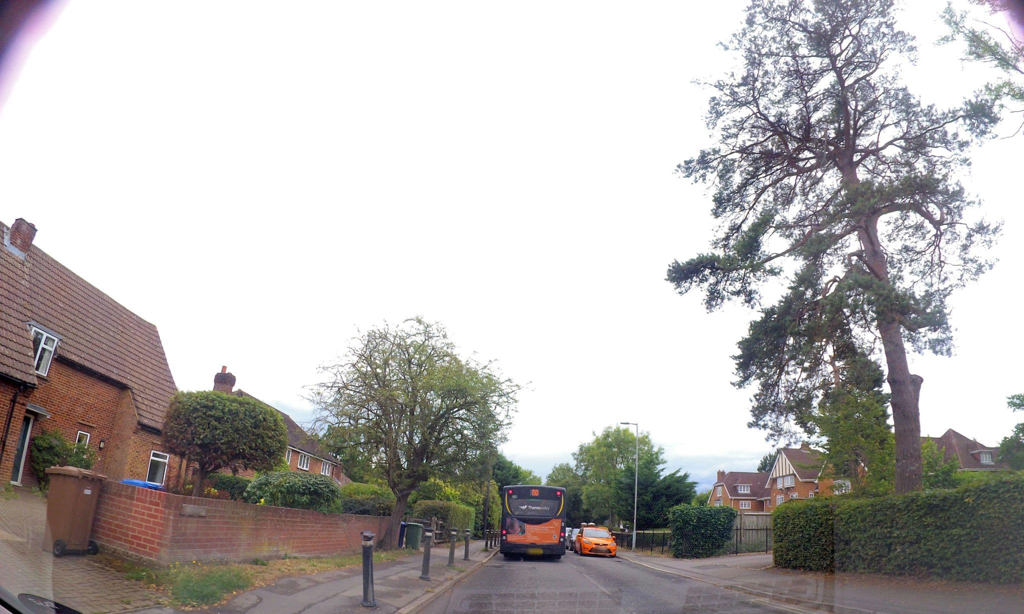 Street view near Berkshire Rooms, Bracknell — © 4004 (CC BY-SA · Mapillary)