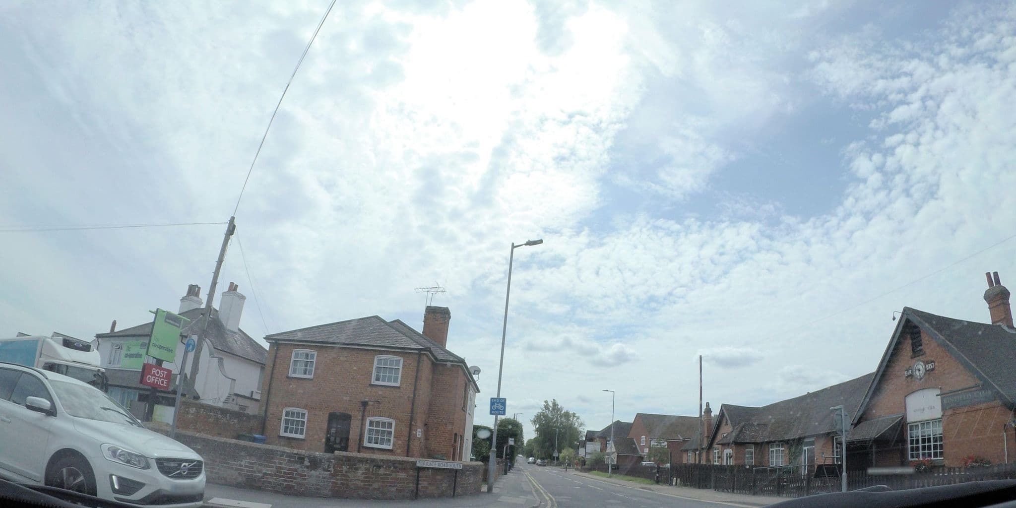 Street view near Berkshire Rooms, Bracknell — © 4004 (CC BY-SA · Mapillary)