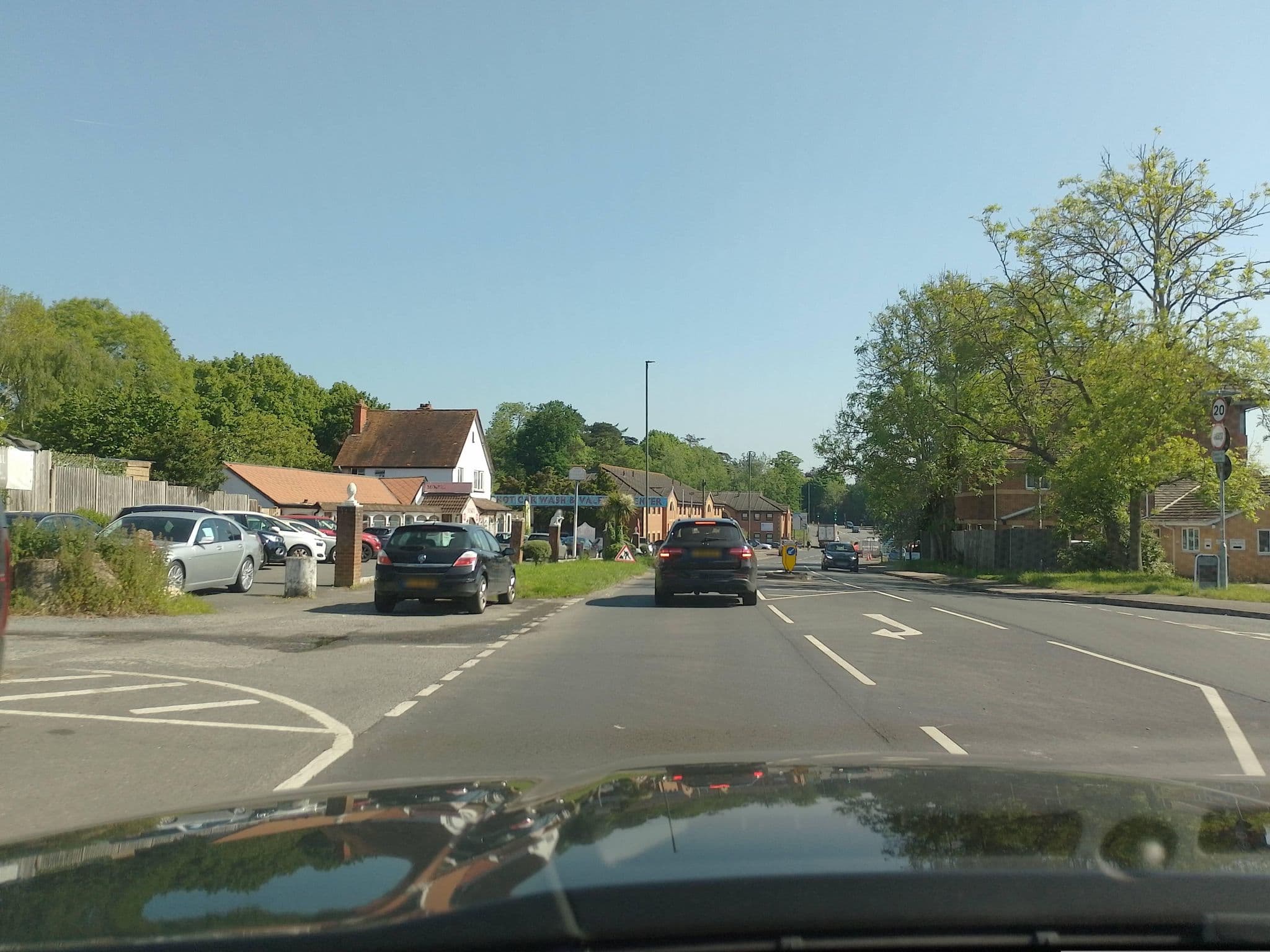 Street view near Exclusive Hotels, Bagshot — © laye (CC BY-SA · Mapillary)