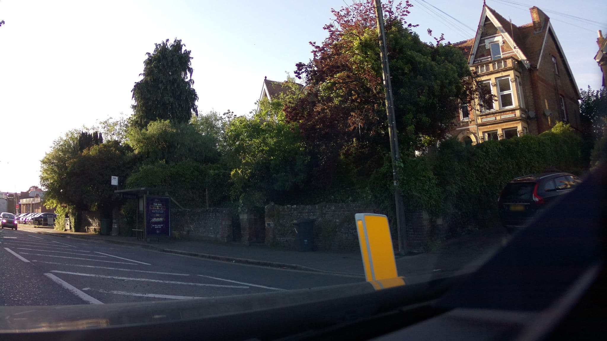 Street view near Drake Court Hotel, High Wycombe — © southglos (CC BY-SA · Mapillary)