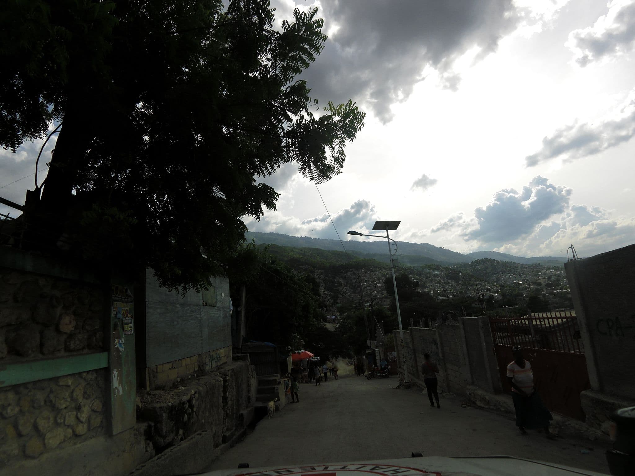 Street view near Rollanda Hotel, Port-au-Prince — © giblet (CC BY-SA · Mapillary)