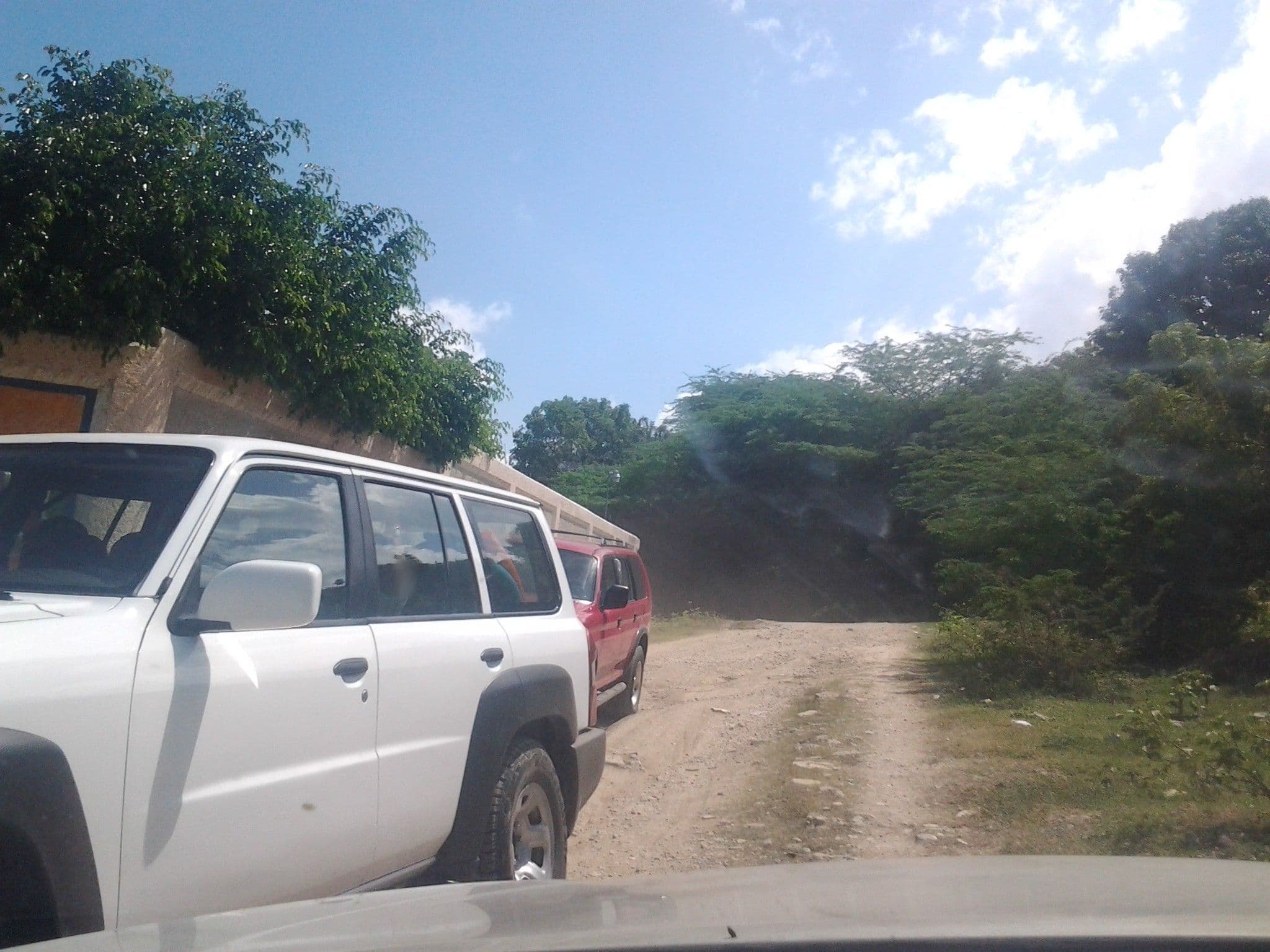 Street view near Hôtel Taïna, Grangwav — © xapitoun (CC BY-SA · Mapillary)