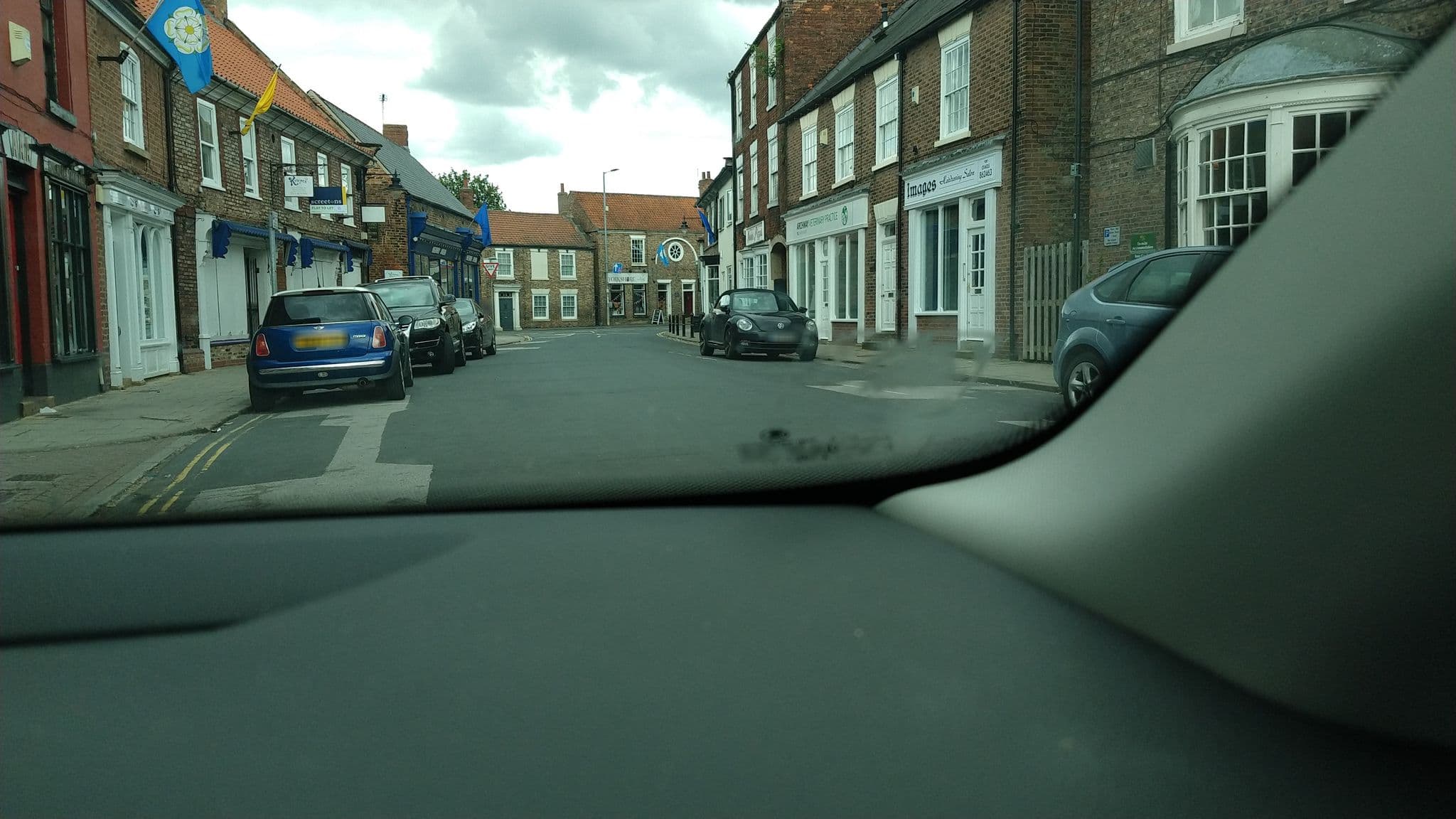 Street view near St Lawrence House, Snaith — © steverobbo (CC BY-SA · Mapillary)