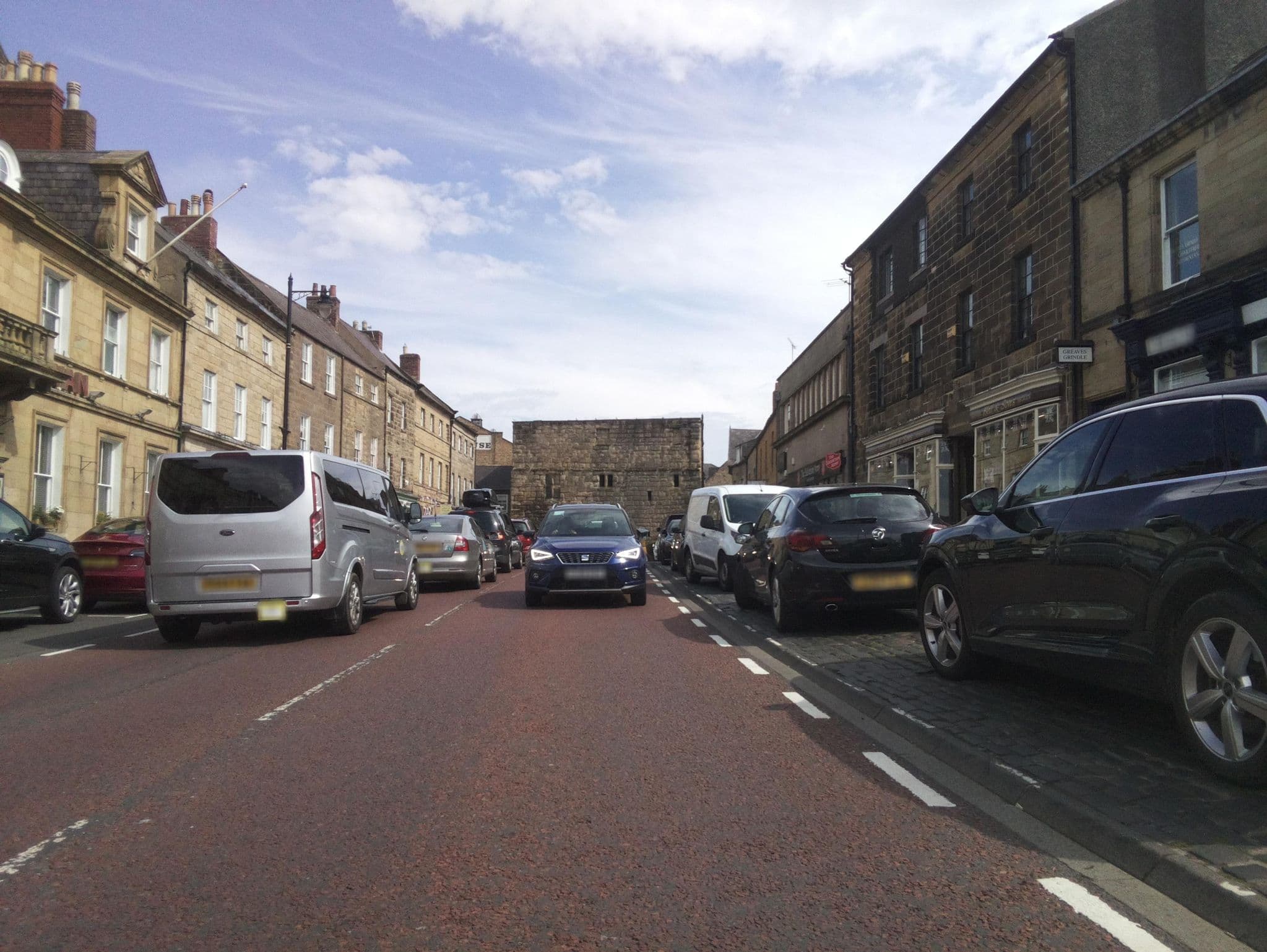 Street view near The White Swan Hotel (Olympic Lounge), Alnwick — © southglos (CC BY-SA · Mapillary)