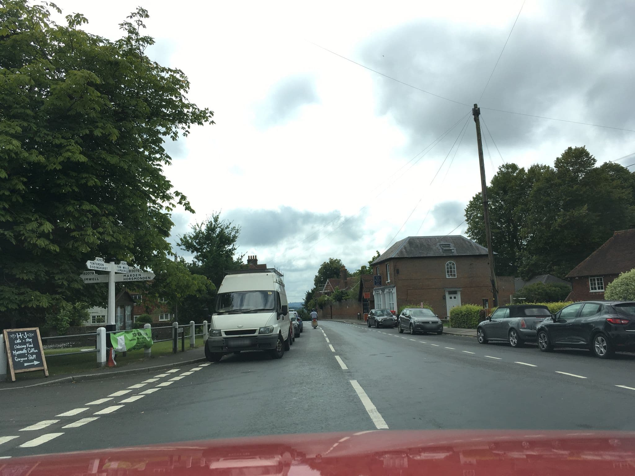 Street view near Tongole Wilderness Lodge, Goudhurst — © southglos (CC BY-SA · Mapillary)