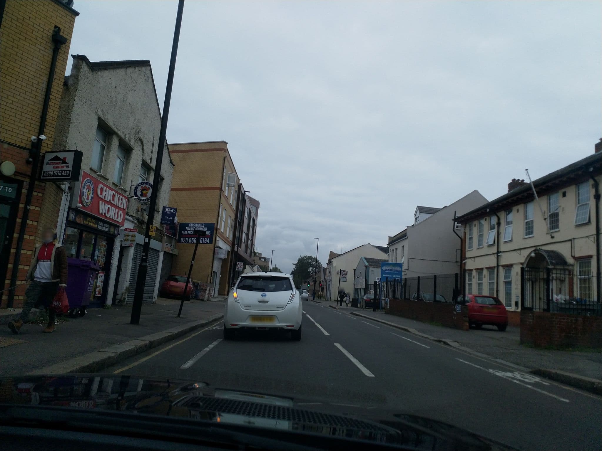 Street view near Fuller Smith & Turner, Hounslow — © laye (CC BY-SA · Mapillary)