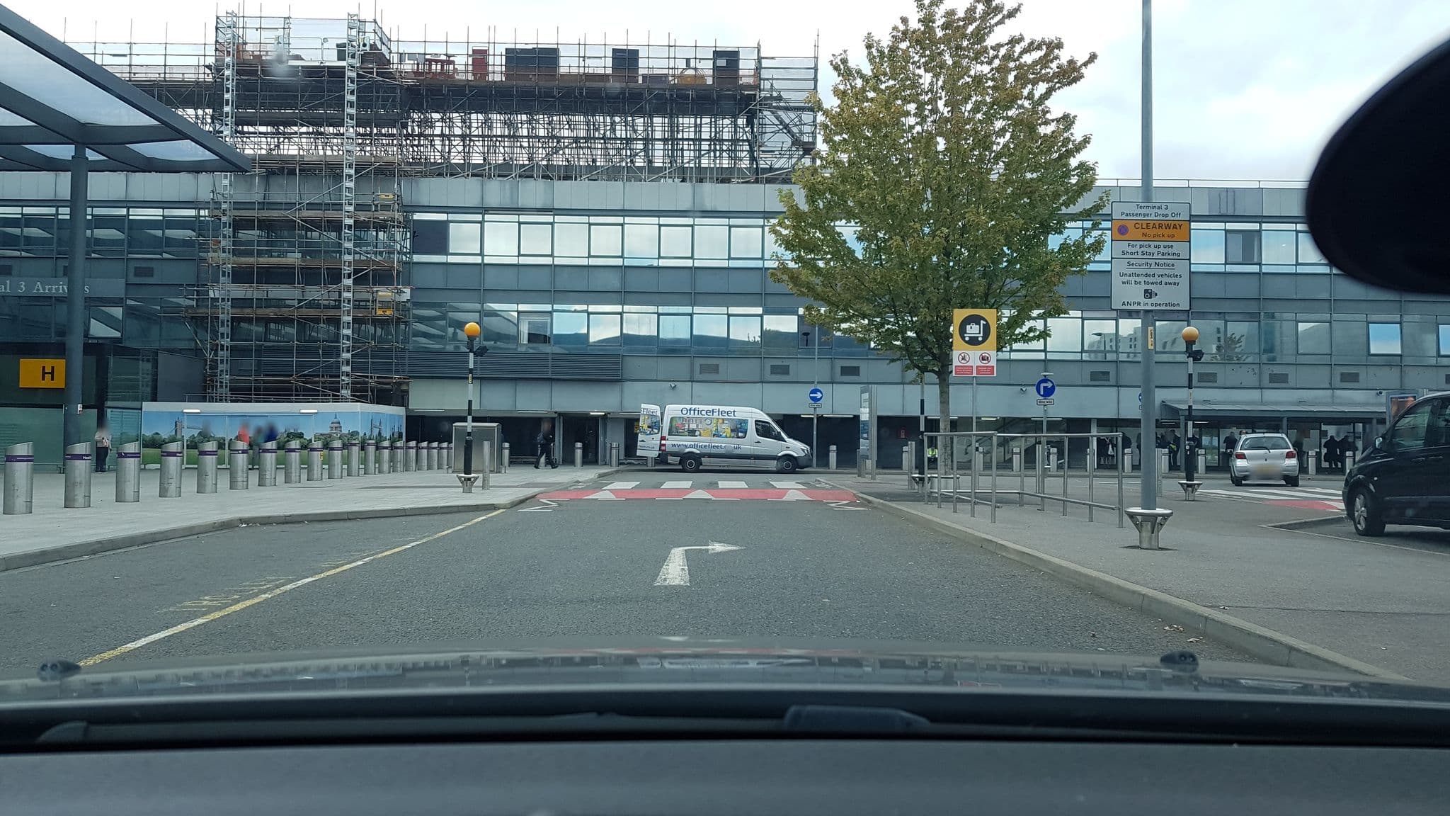 Street view near Hotel Bookings International, Stanwell — © themadcabbie (CC BY-SA · Mapillary)