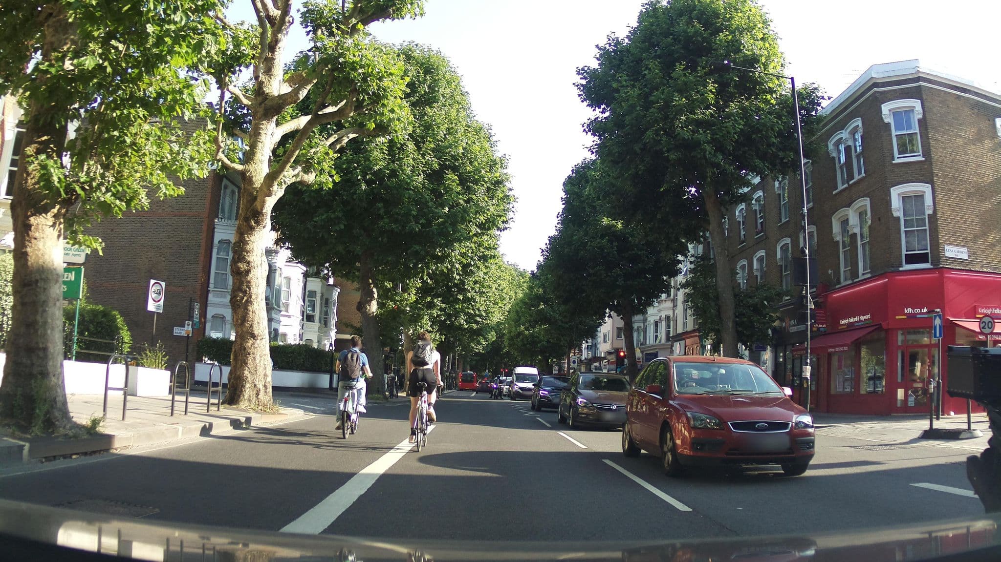 Street view near Crown Hotel, Shepherds Bush — © southglos (CC BY-SA · Mapillary)