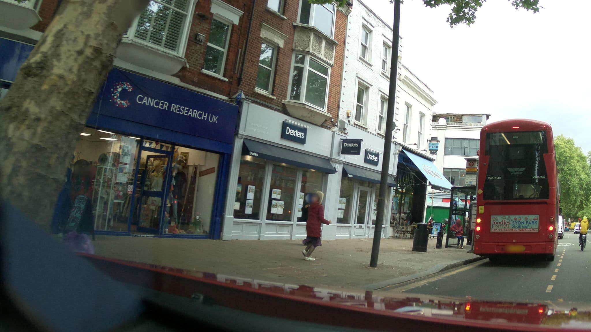 Street view near Hynes Hotel, Chiswick — © southglos (CC BY-SA · Mapillary)