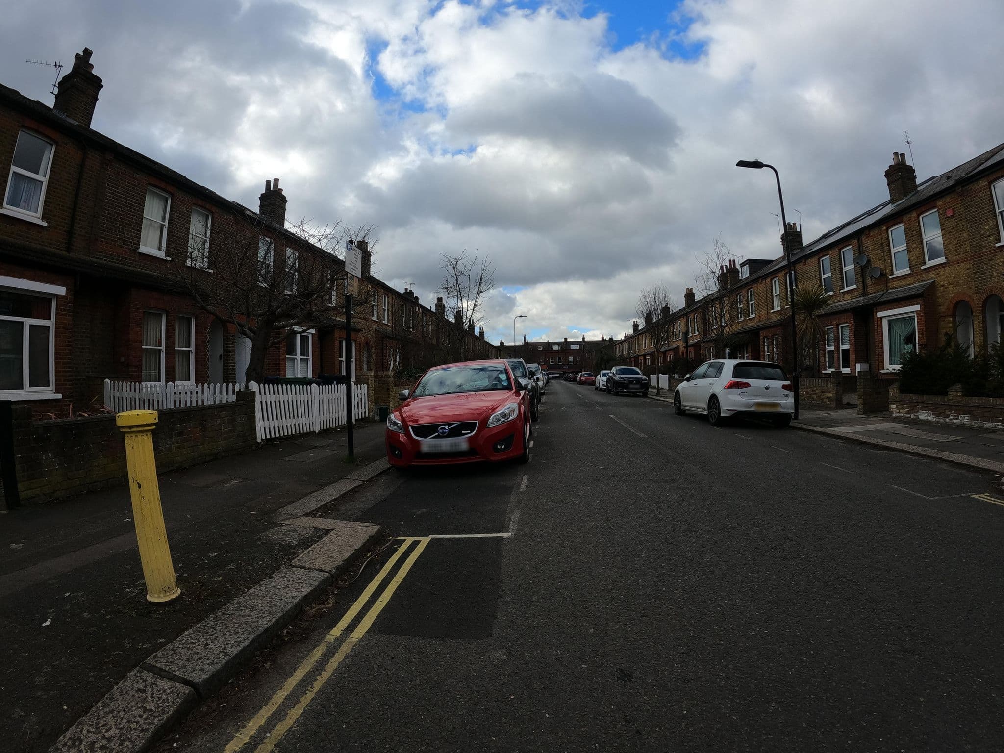 Street view near AirBnB Alders Close, Ealing Common — © milhouse (CC BY-SA · Mapillary)