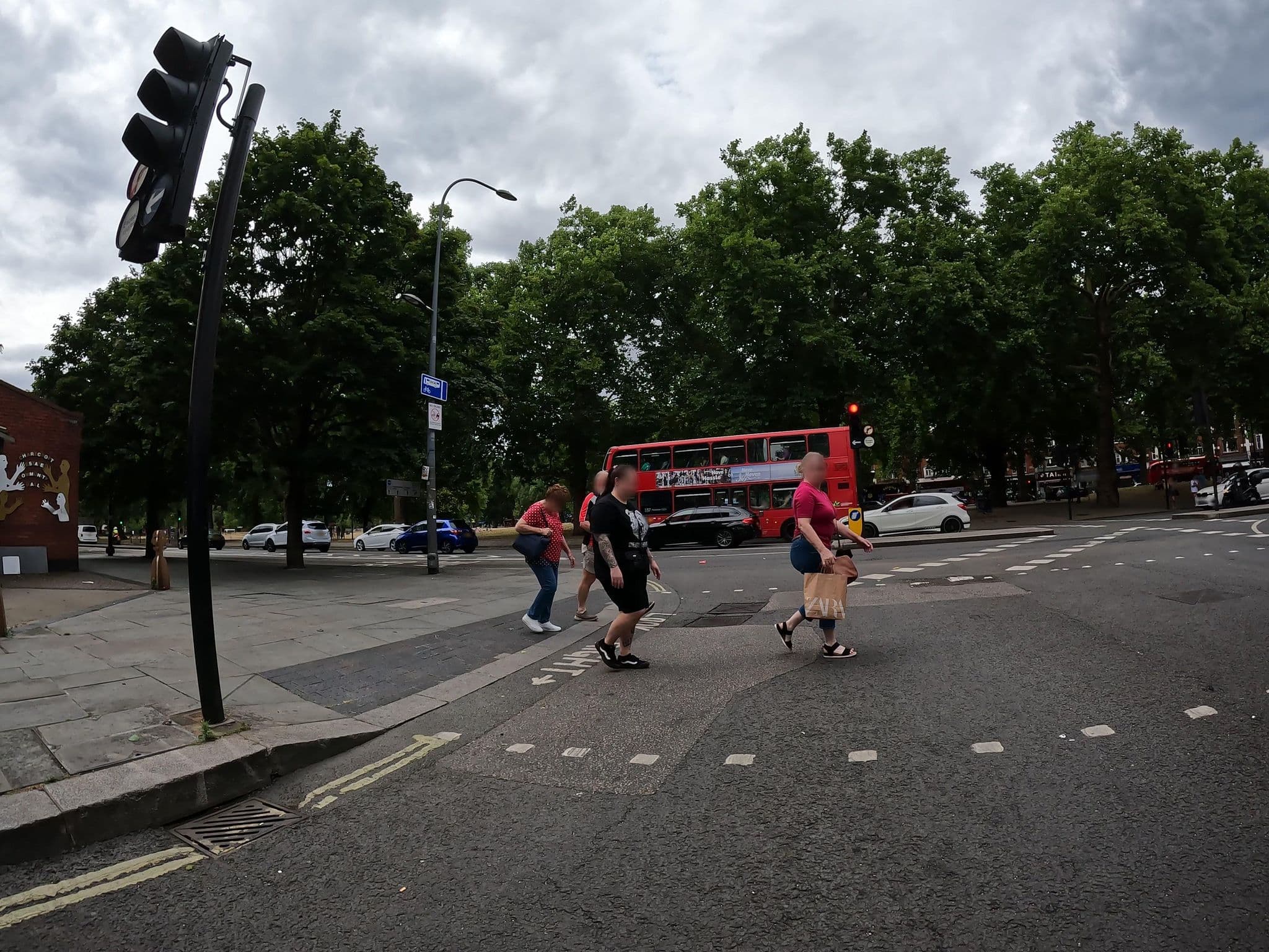 Street view near Ibis hotel kamer 115, Shepherds Bush — © erias (CC BY-SA · Mapillary)