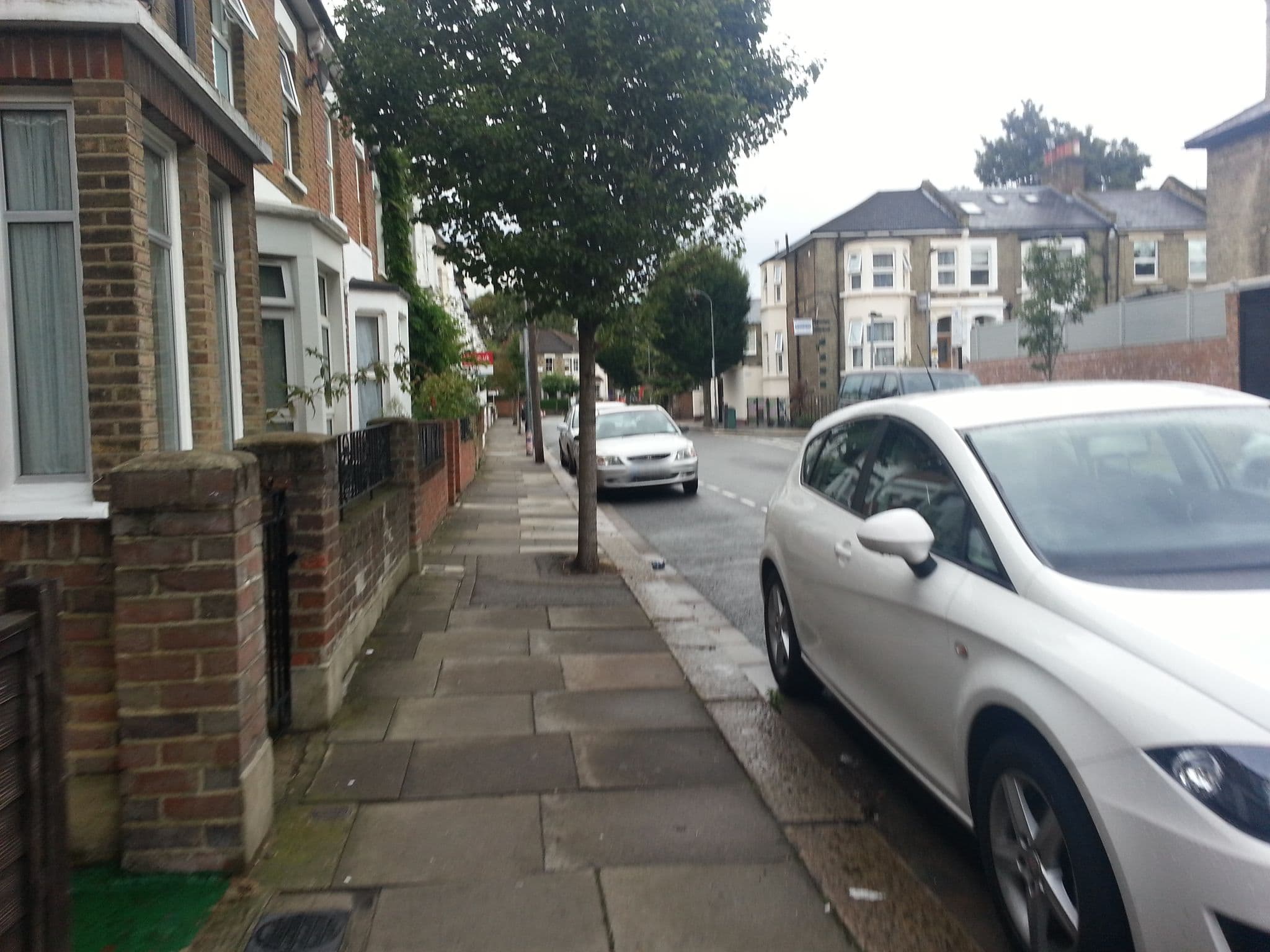 Street view near Holland Park Hotel, Shepherds Bush — © matth81 (CC BY-SA · Mapillary)