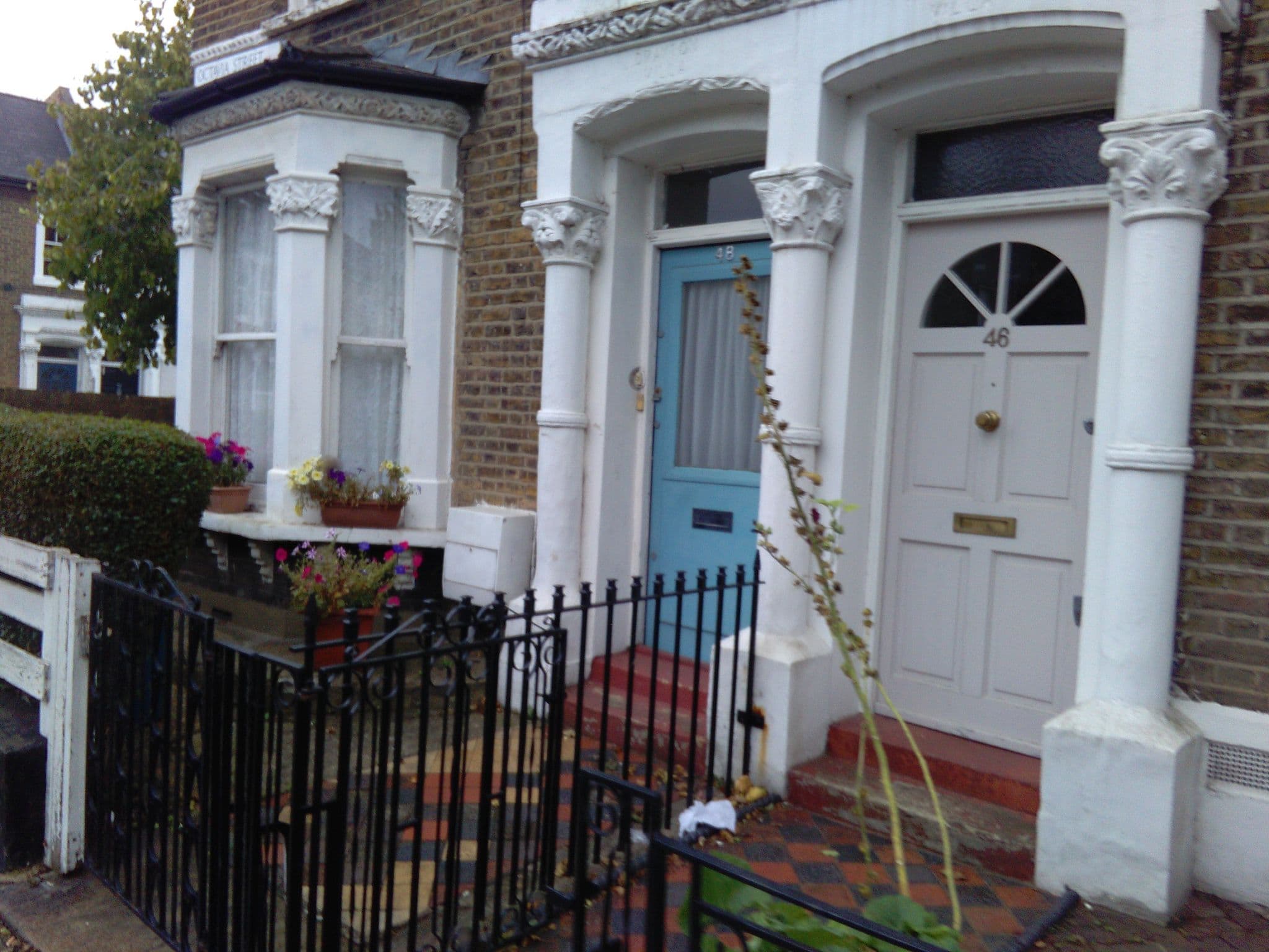 Street view near Emone, Latchmere — © ris (CC BY-SA · Mapillary)