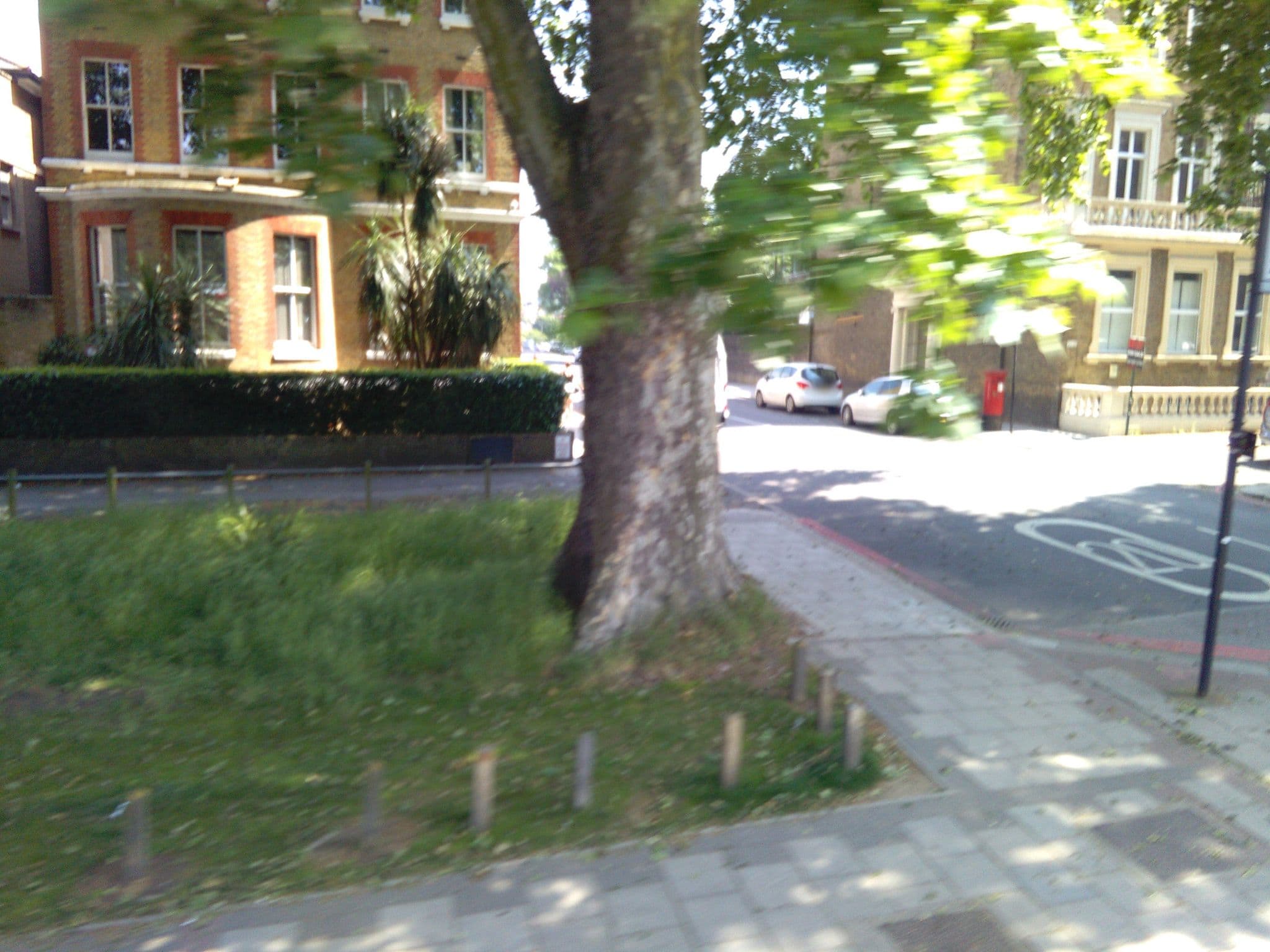 Street view near Euro Hotels Limited, Balham — © ris (CC BY-SA · Mapillary)