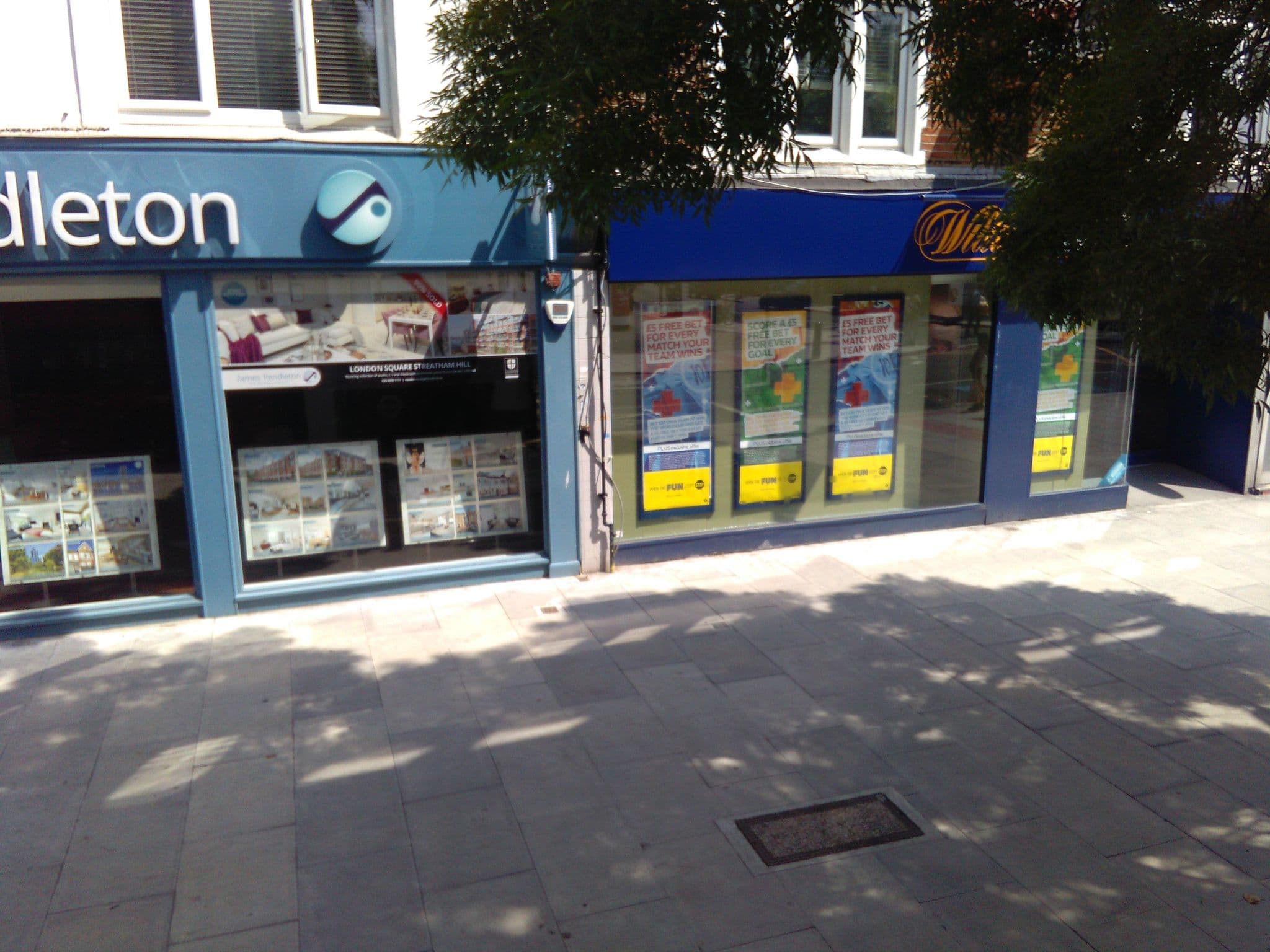 Street view near White Hill House, Balham — © ris (CC BY-SA · Mapillary)