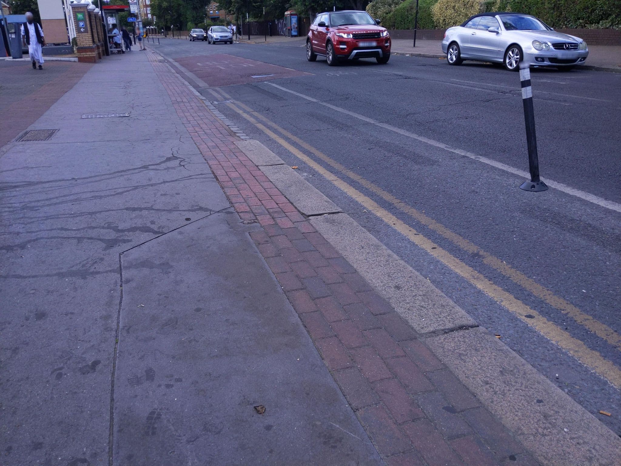 Street view near Norfolk House Hotel, Croydon — © ldonetc (CC BY-SA · Mapillary)