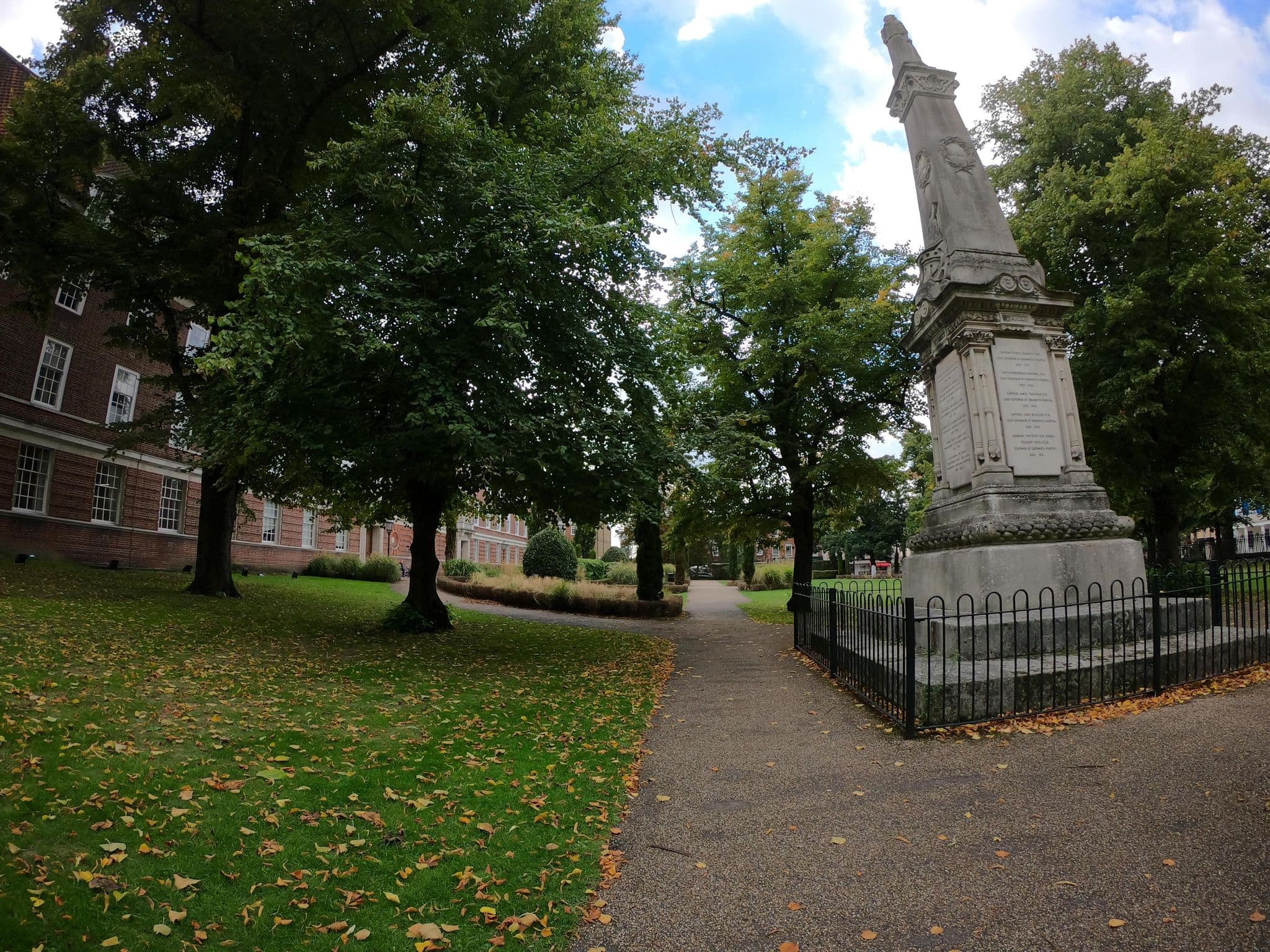 Street view near De Vere Devonport House, Greenwich — © richlv (CC BY-SA · Mapillary)