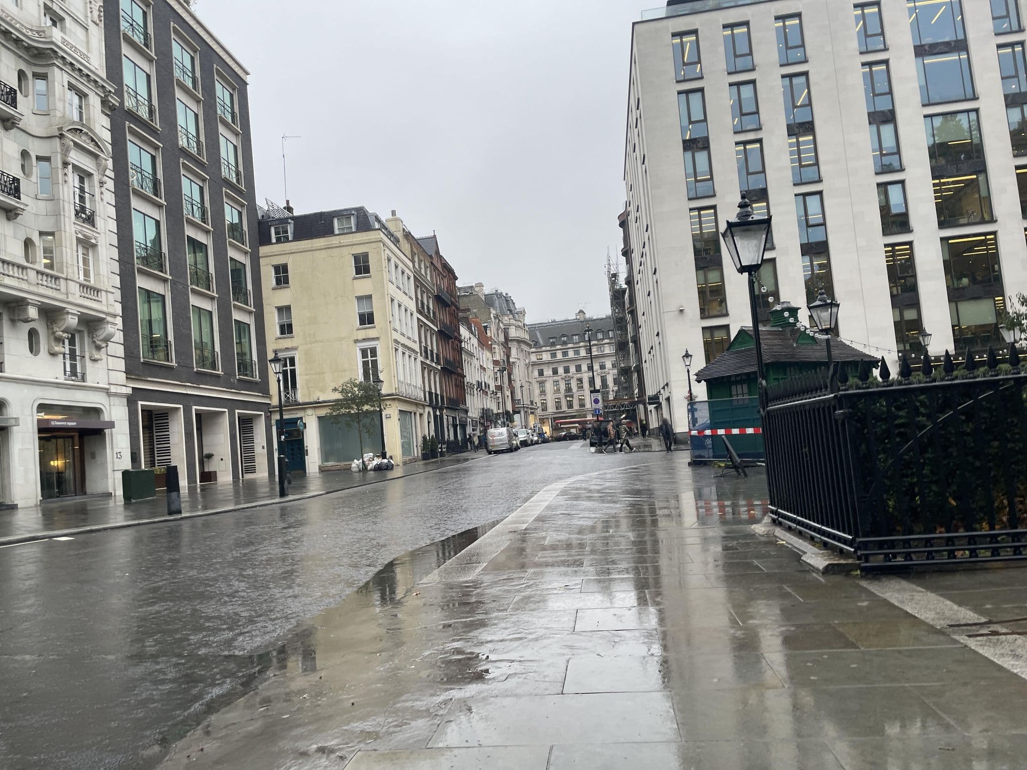 Street view near Conde Nast Johansens, West End — © tumblecow (CC BY-SA · Mapillary)
