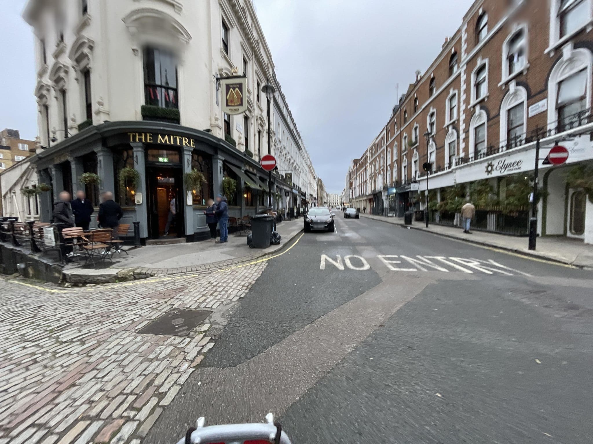 Street view near Elysee Hotel, Bayswater — © asturksever (CC BY-SA · Mapillary)