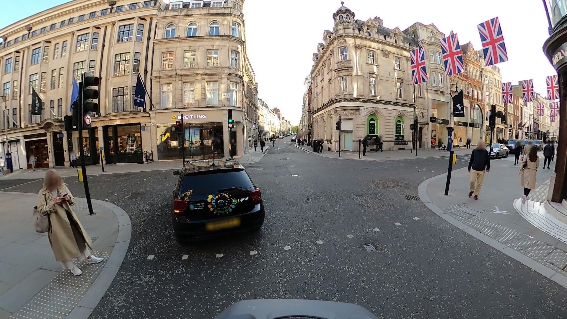 Street view near Imperial Hotel Tokyo, West End — © cueditsmaps (CC BY-SA · Mapillary)