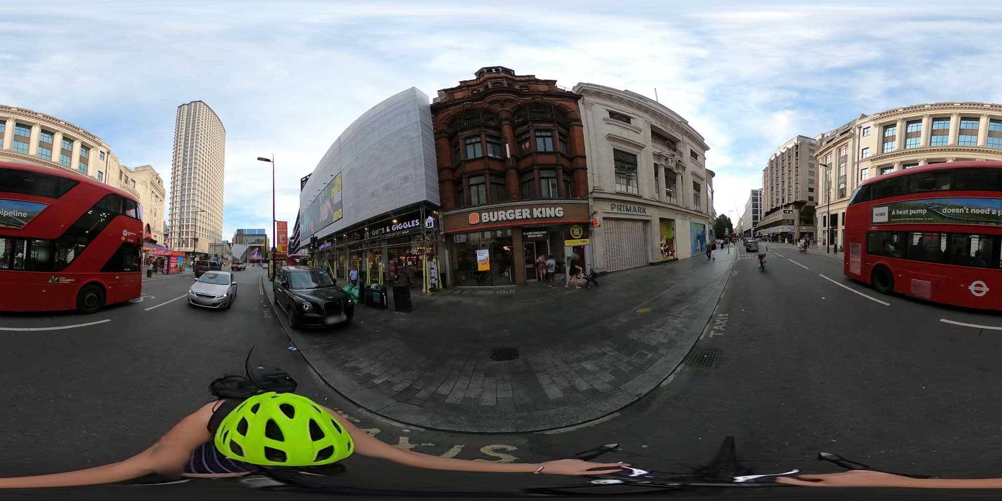 Street view near Room 134, Soho — © cernbyln (CC BY-SA · Mapillary)
