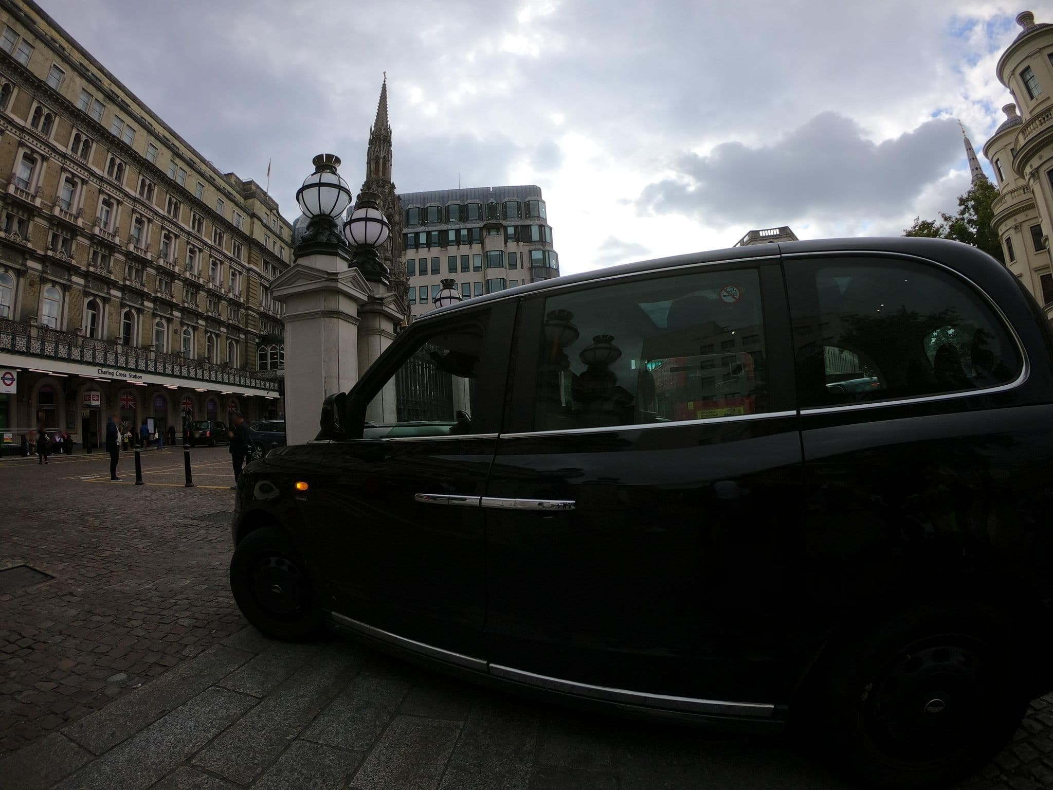 Street view near The Beer House at Charing Cross, London — © richlv (CC BY-SA · Mapillary)