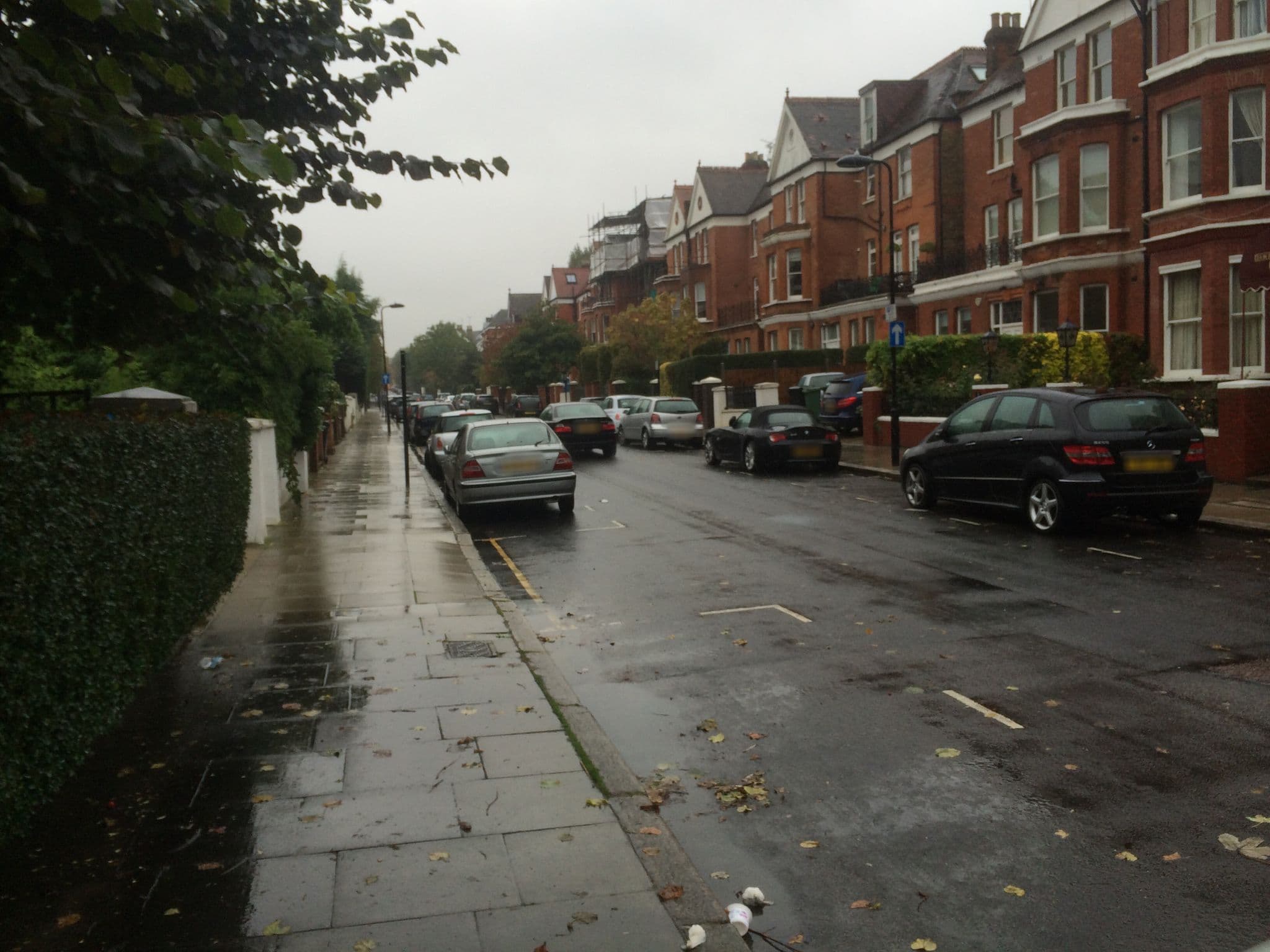 Street view near Dawson House Hotel, Kilburn — © christianhern (CC BY-SA · Mapillary)