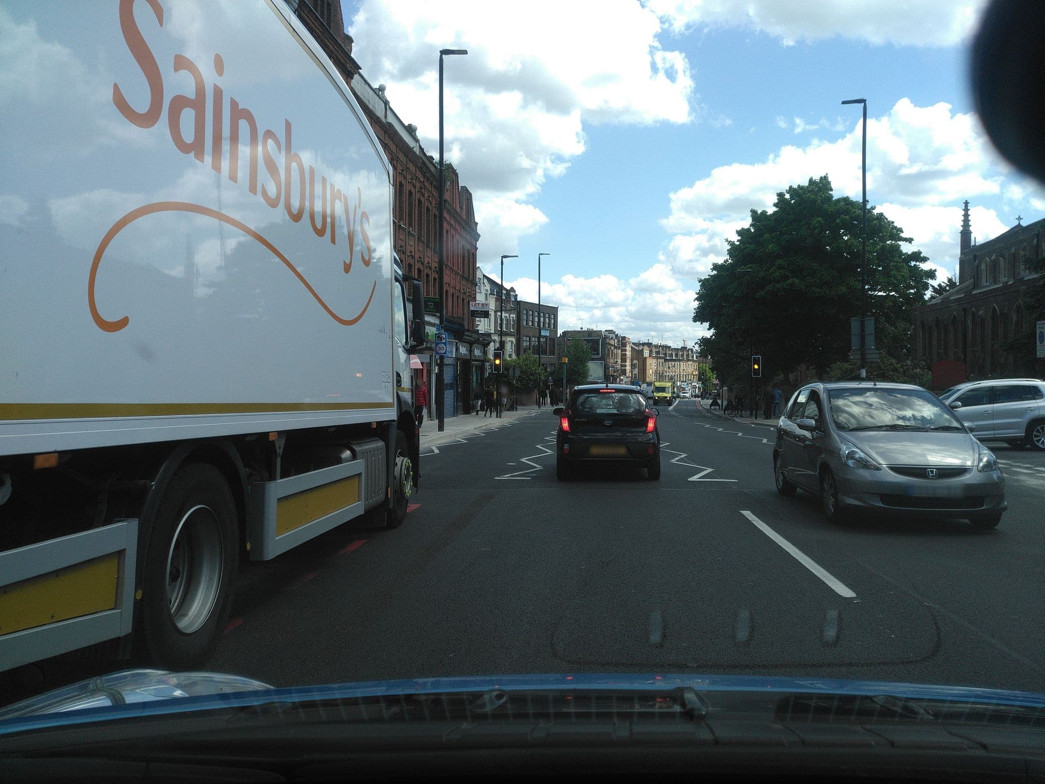 Street view near Krystal's Hotel, Archway — © zymurgic (CC BY-SA · Mapillary)