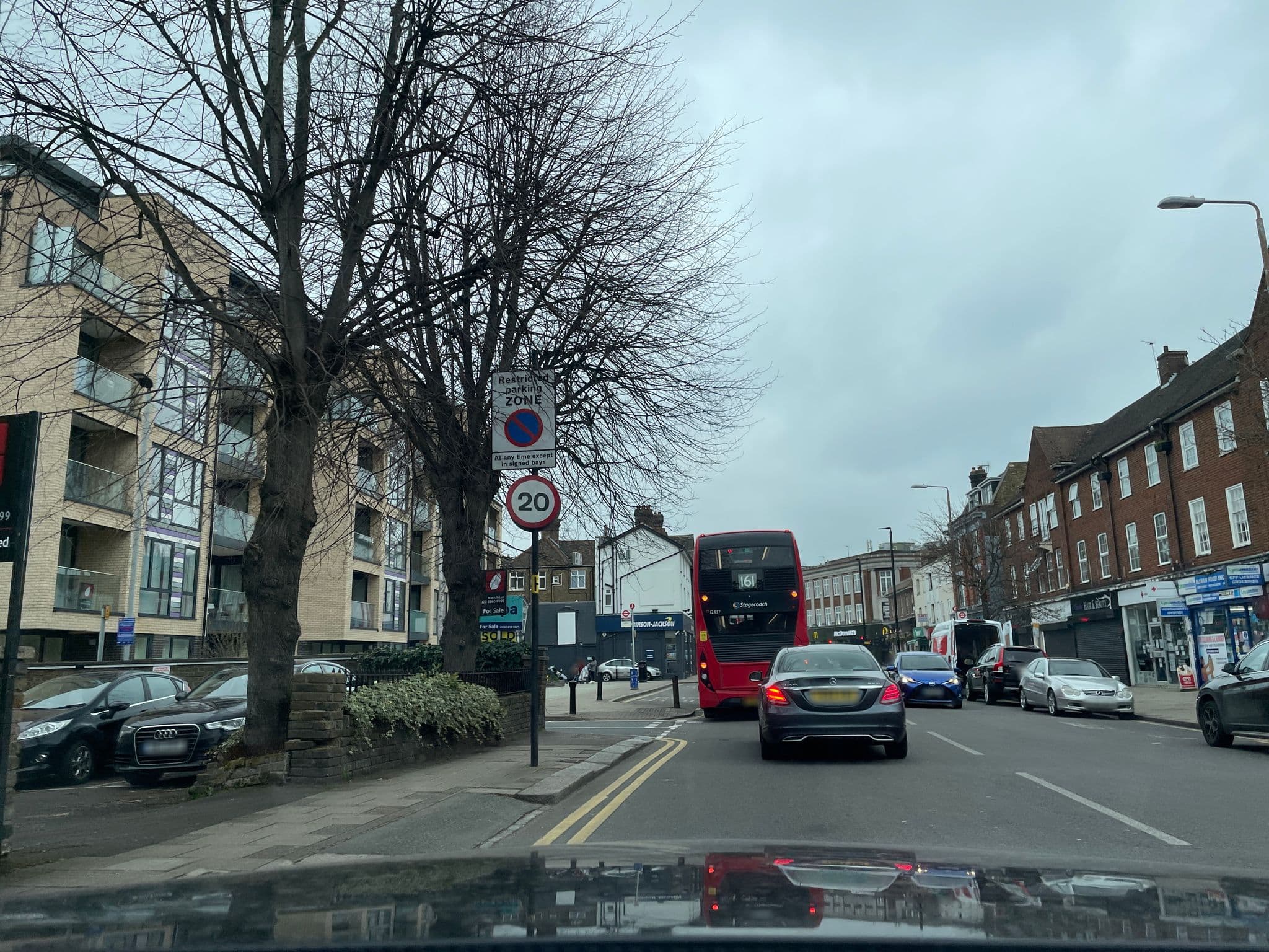Street view near Yardly Court Hotel, Eltham — © wasd42 (CC BY-SA · Mapillary)