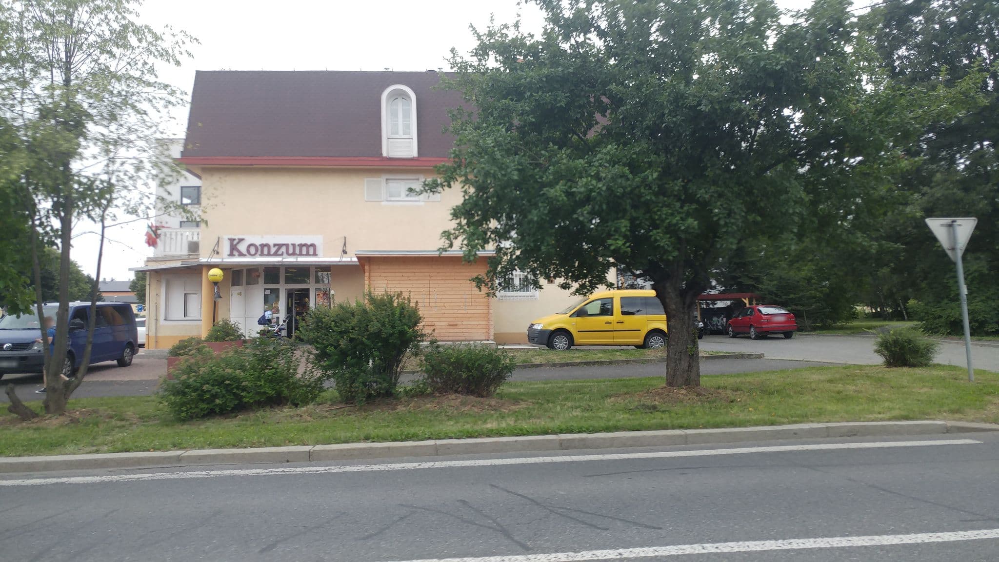 Street view near Carl Inn, Suchdol — © pbb (CC BY-SA · Mapillary)