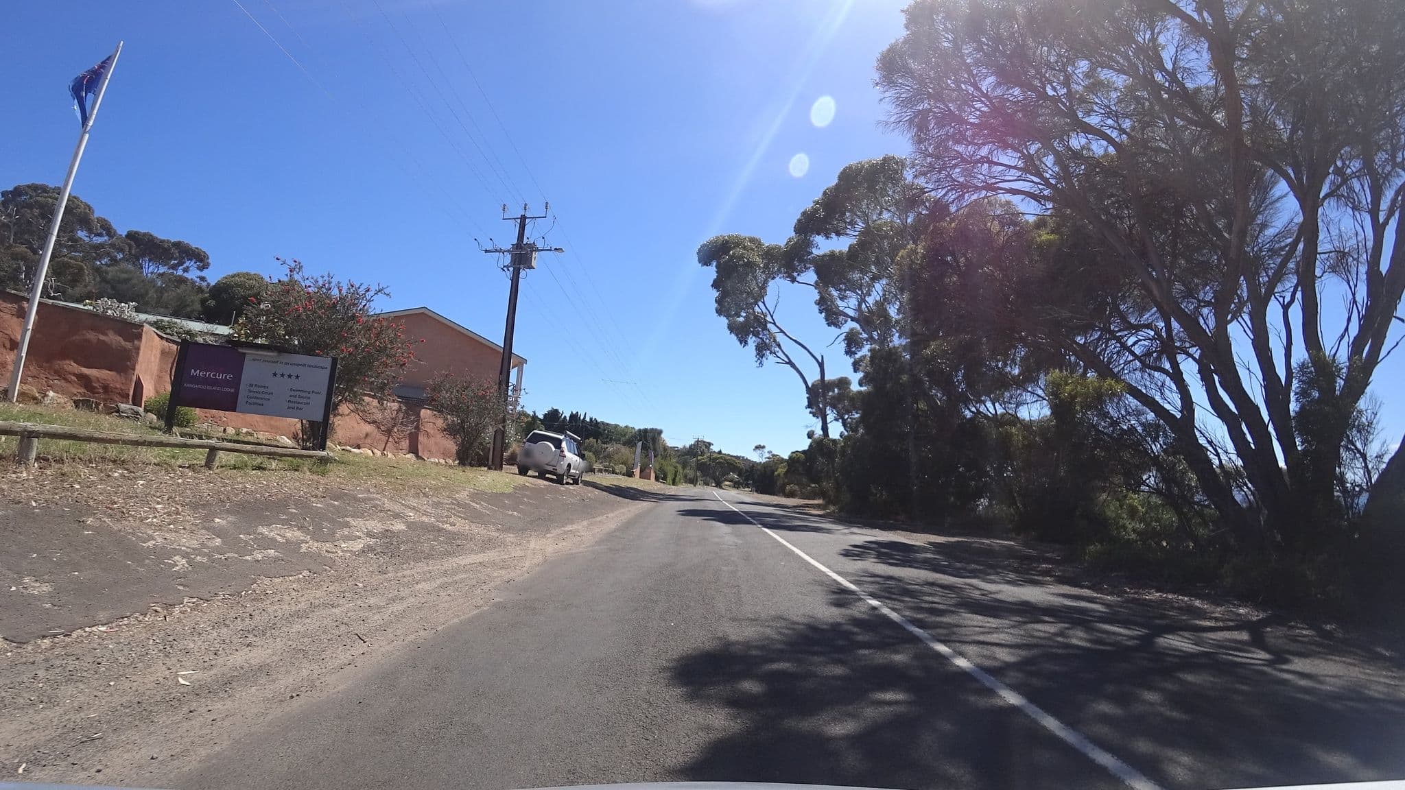 Street view near Mercure, Kingscote — © aharvey (CC BY-SA · Mapillary)