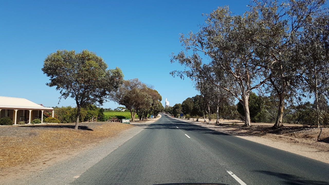 Street view near Kirriemuir Motel amd Cabins, Waikerie — © didz (CC BY-SA · Mapillary)