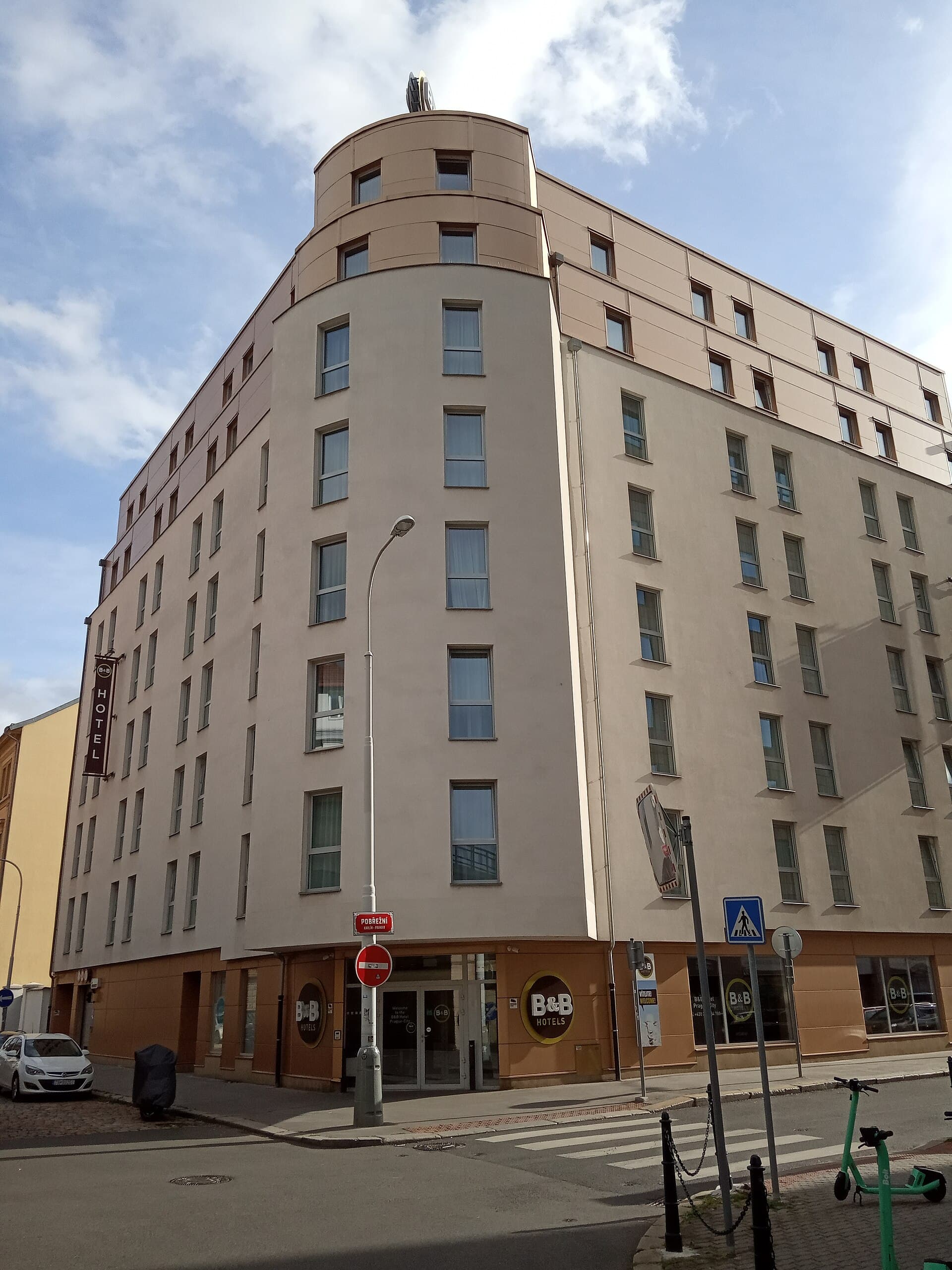 B&B Prague-City Hotel (via Wikimedia Commons, CC BY-SA 4.0)