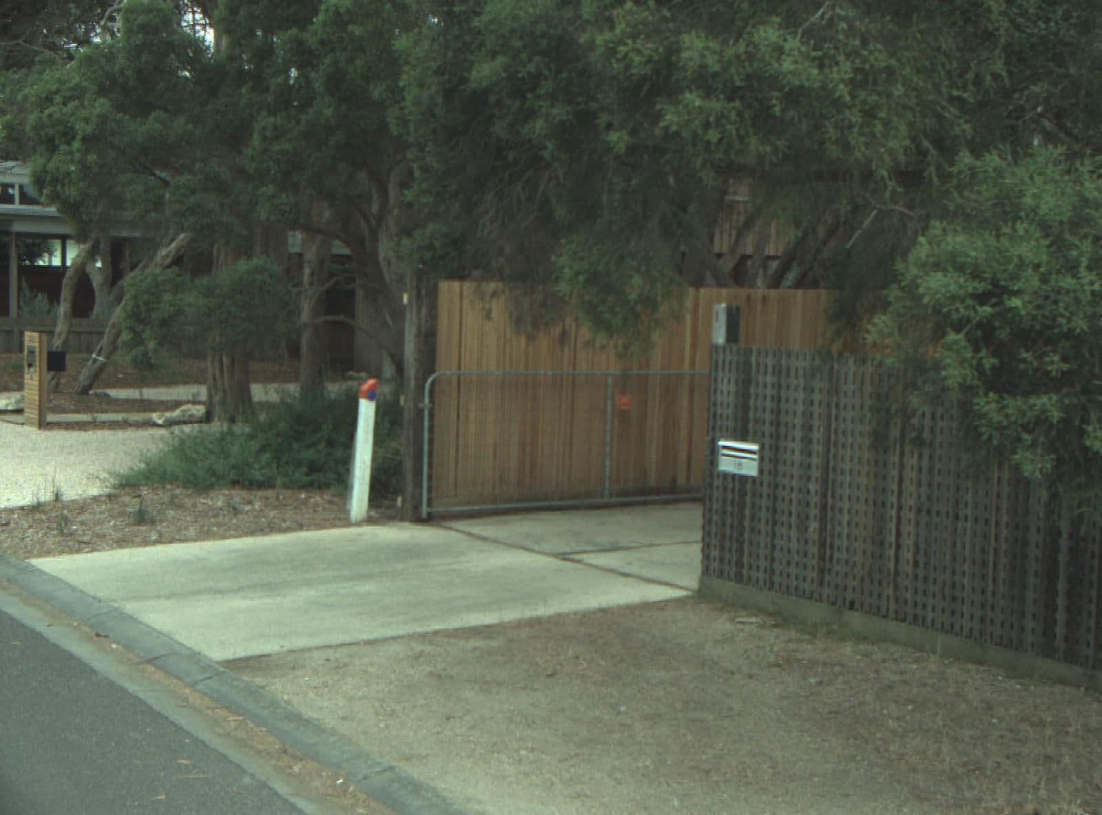 Street view near Koorameet, Barwon Heads — © cogg (CC BY-SA · Mapillary)