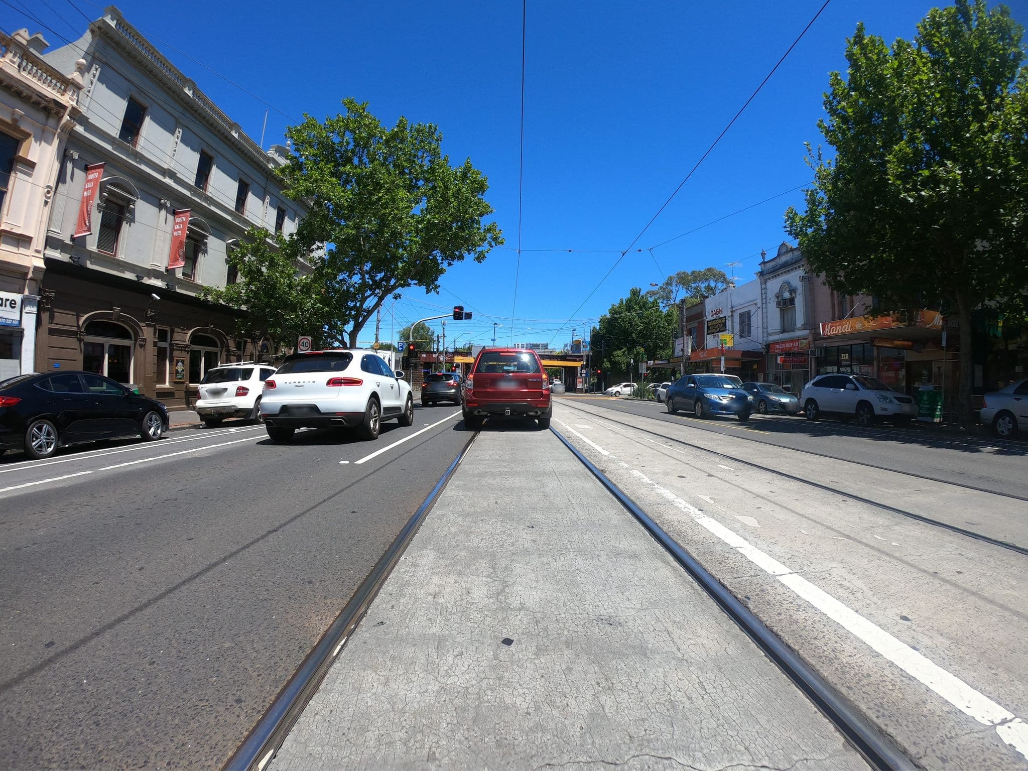 Street view near Doutta Galla Hotel, Flemington — © eneerhut (CC BY-SA · Mapillary)