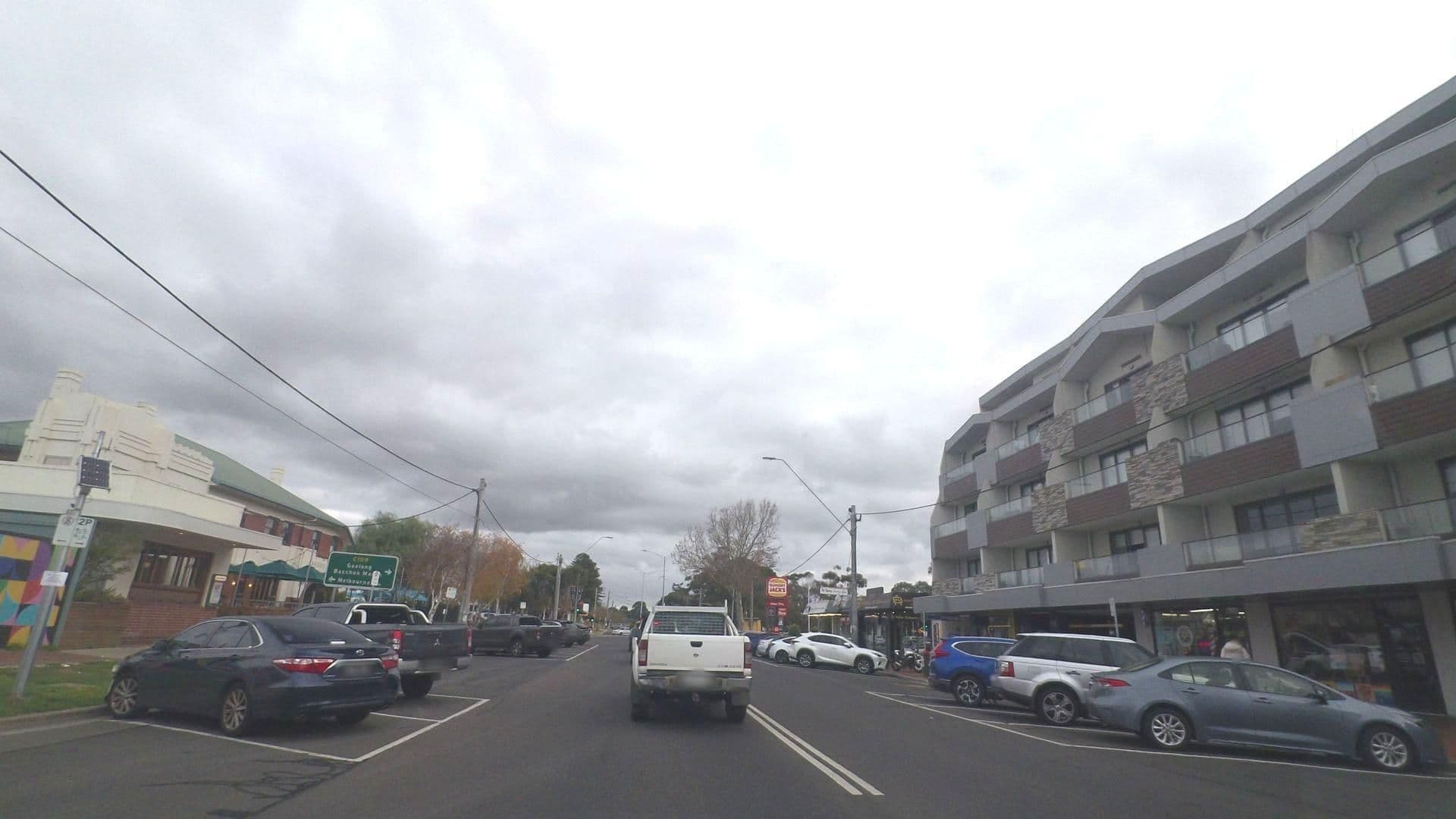 Street view near Bridge Hotel, Werribee — © mander (CC BY-SA · Mapillary)