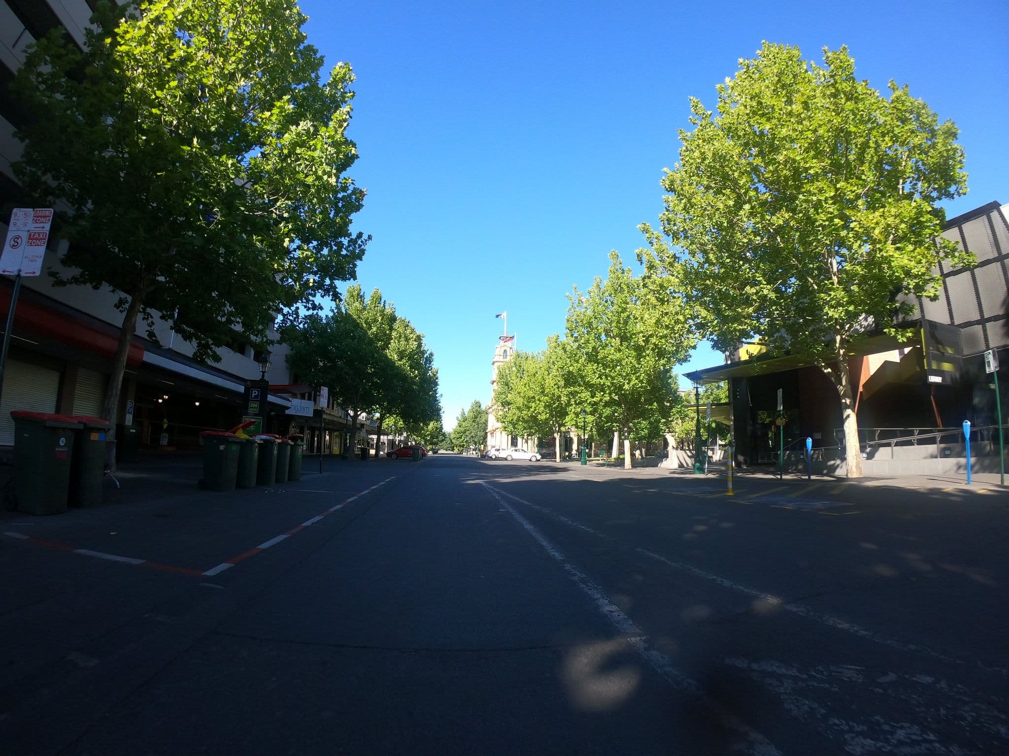 Street view near Old Crown Hotel, Bendigo — © eneerhut (CC BY-SA · Mapillary)