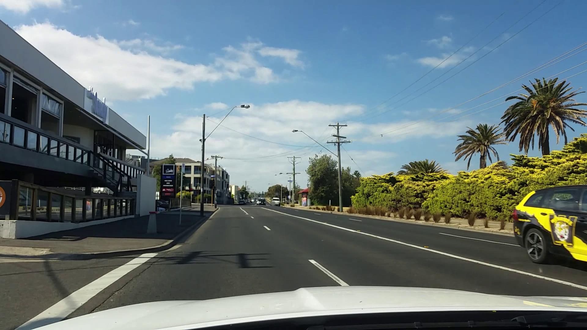 Street view near The Sandy Hotel, Hampton — © mattburt7 (CC BY-SA · Mapillary)