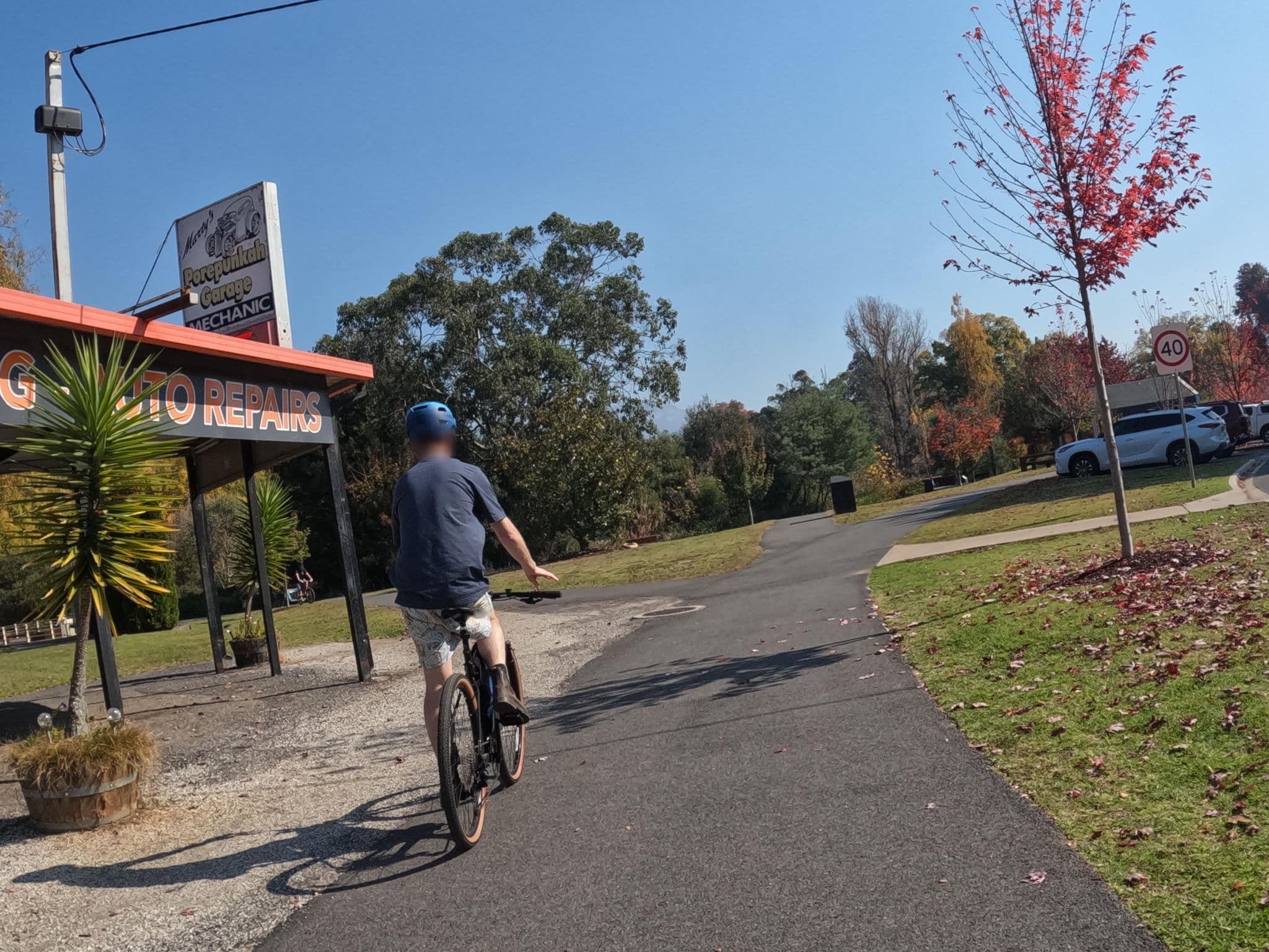 Street view near Porepunkah Hotel & Motel, Porepunkah — © skillsy (CC BY-SA · Mapillary)
