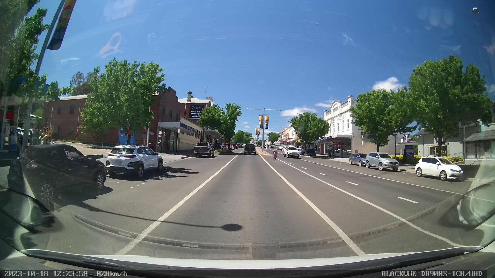 Street view near Sovereign Inn, Cowra — © bob3bob3 (CC BY-SA · Mapillary)